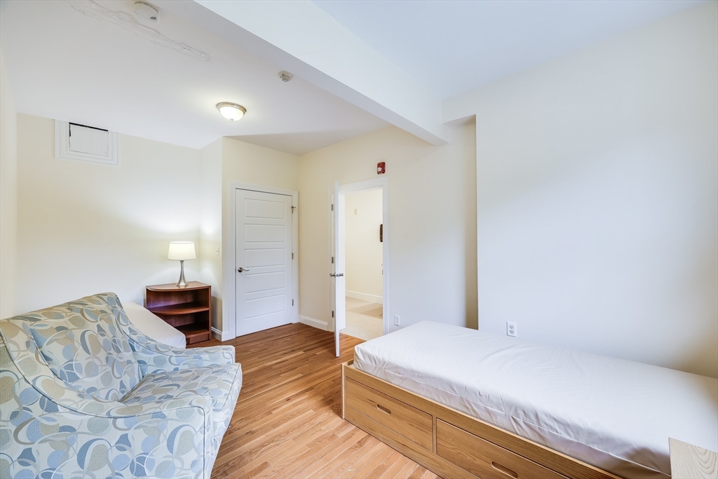 165 Woods Hole Rd