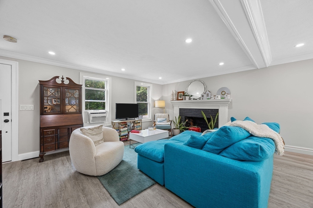 140 Noisy Hole Rd