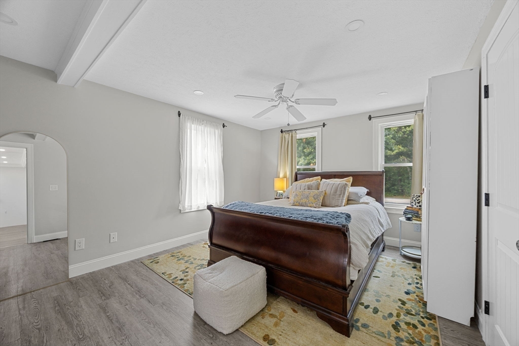 140 Noisy Hole Rd