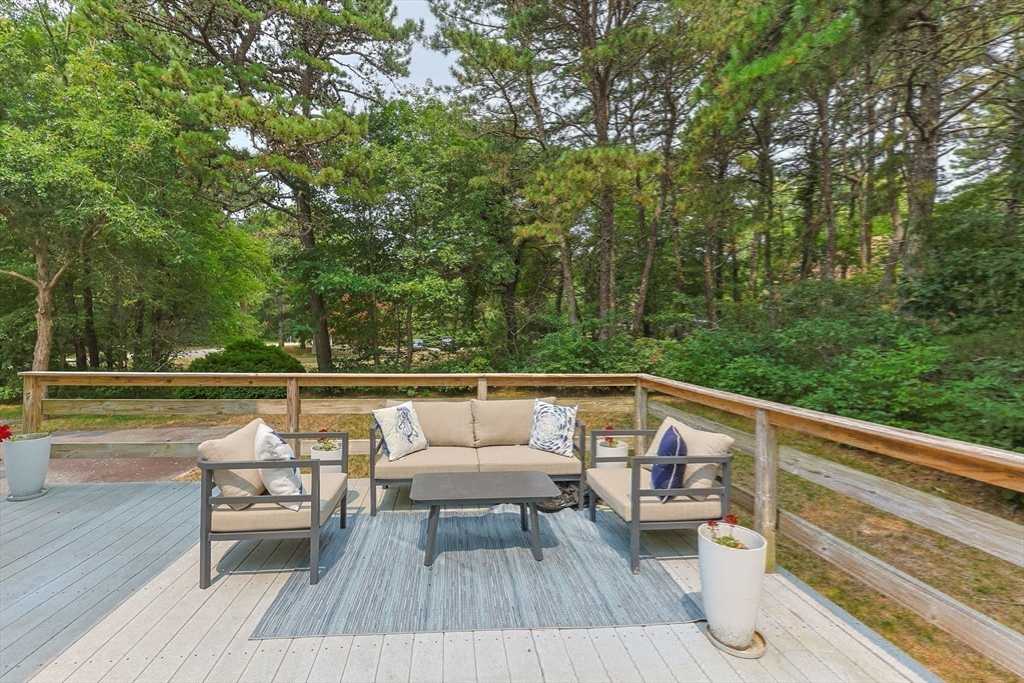 140 Noisy Hole Rd