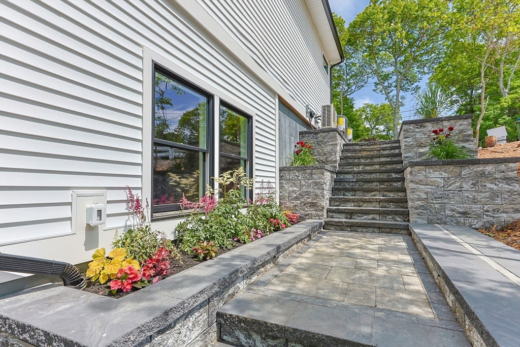 73 Lake Shore Dr