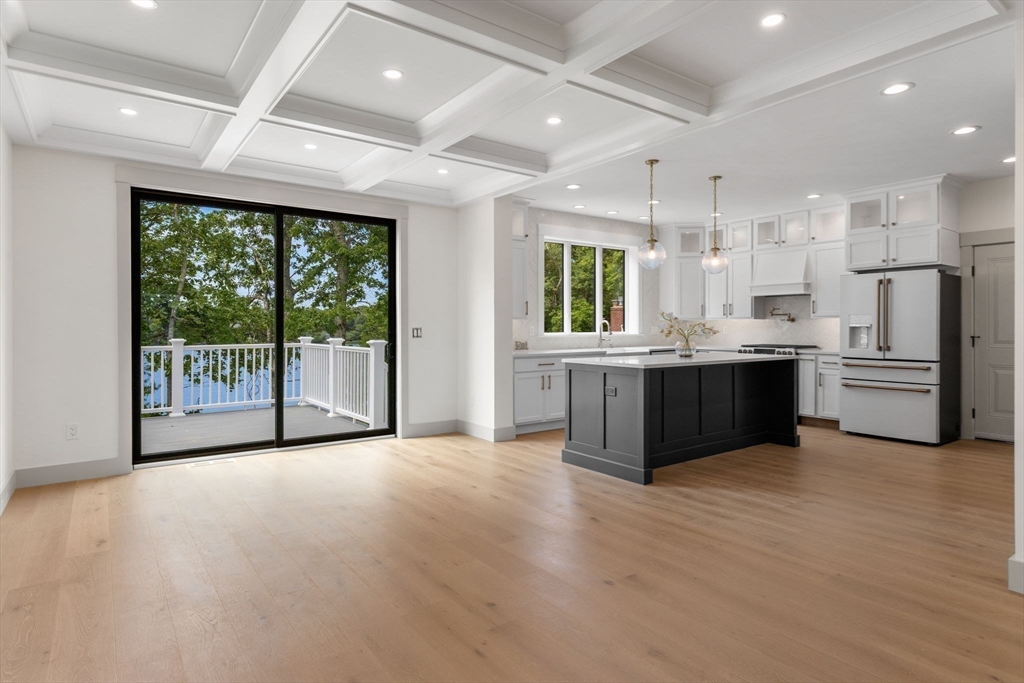 73 Lake Shore Dr