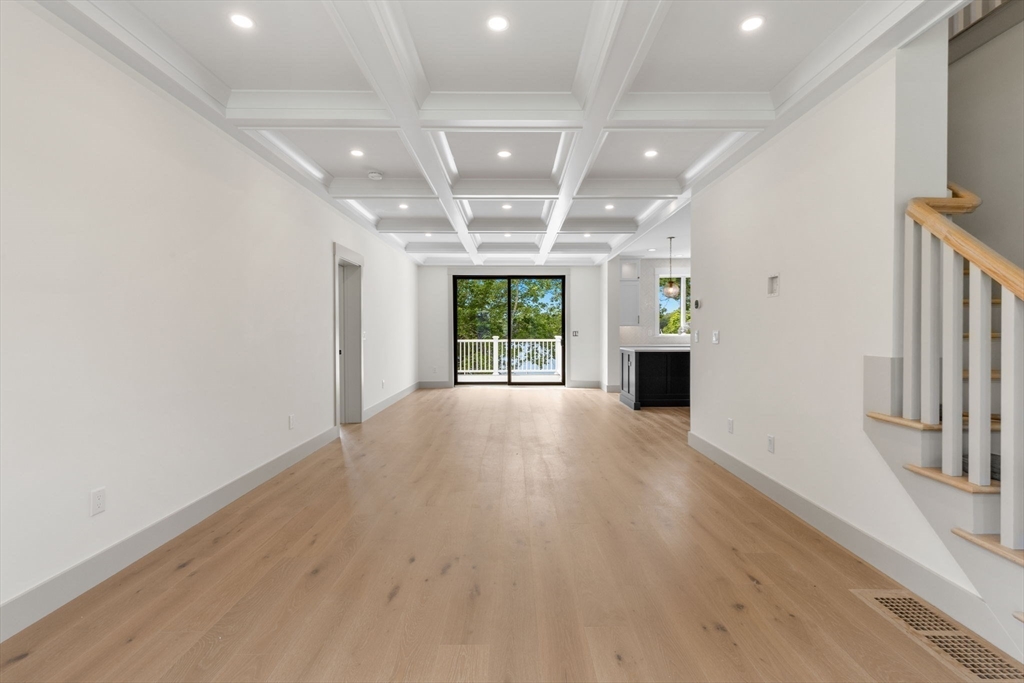 73 Lake Shore Dr