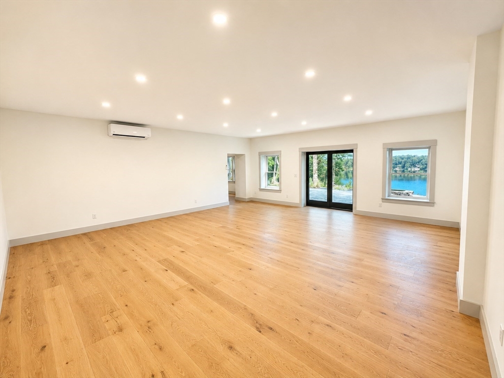 73 Lake Shore Dr
