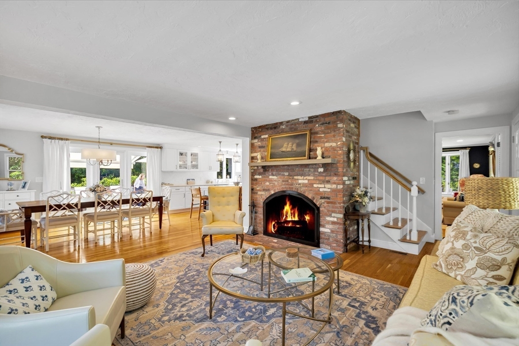 27 Crestview Dr