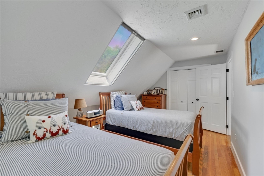27 Crestview Dr