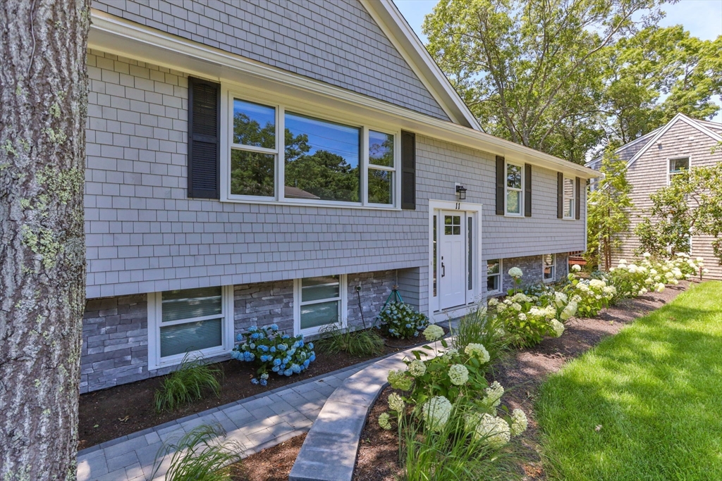 11 Madeline Rd