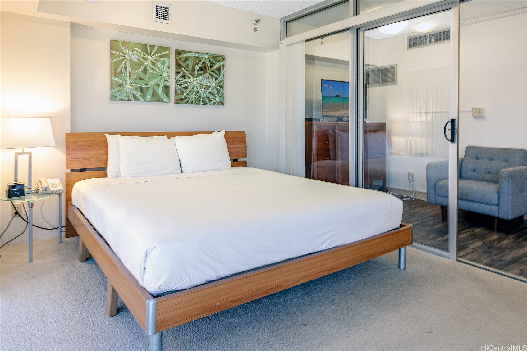 1088 Bishop Street 2001