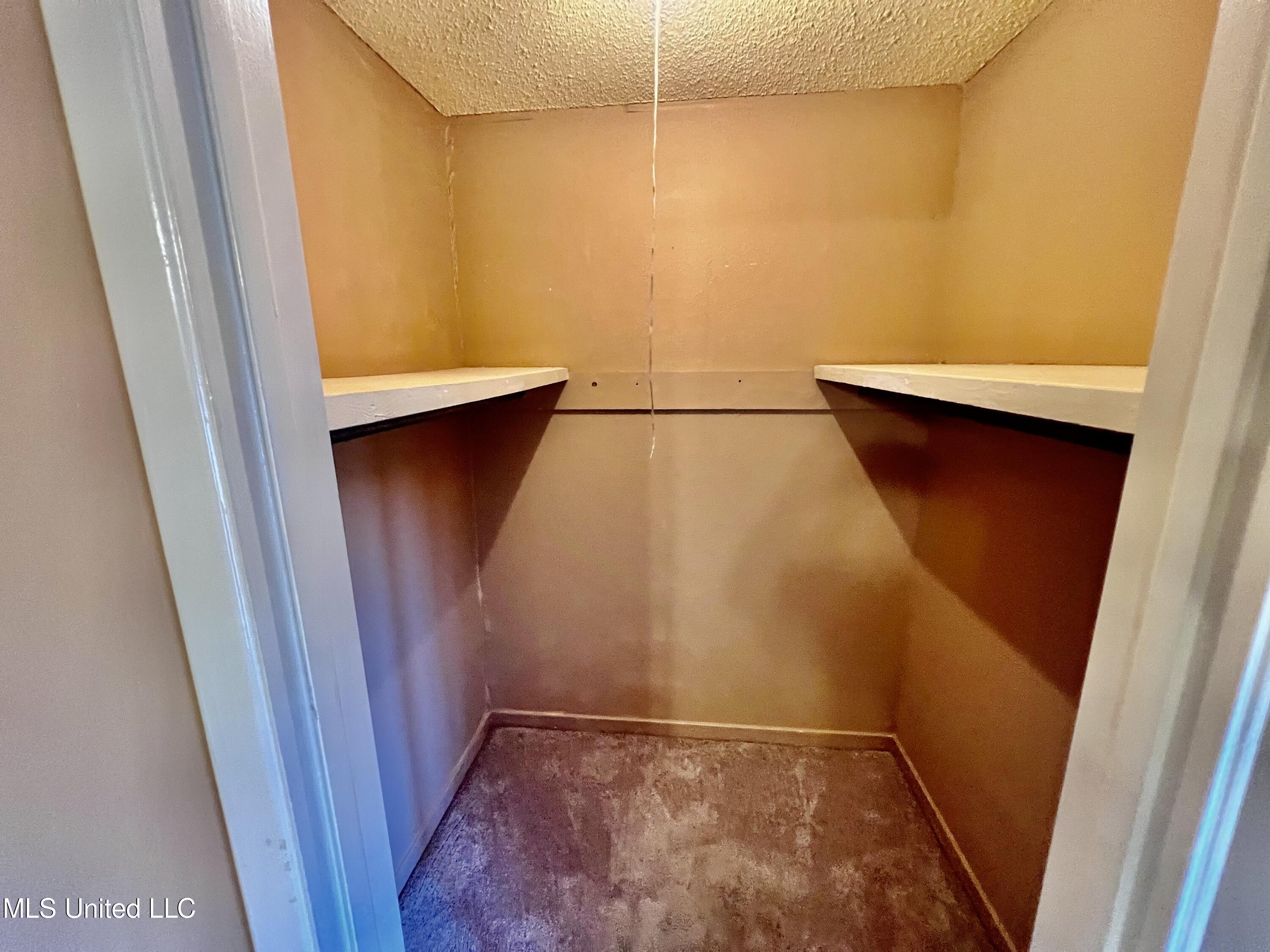 1255 E County Line Road, L-3
