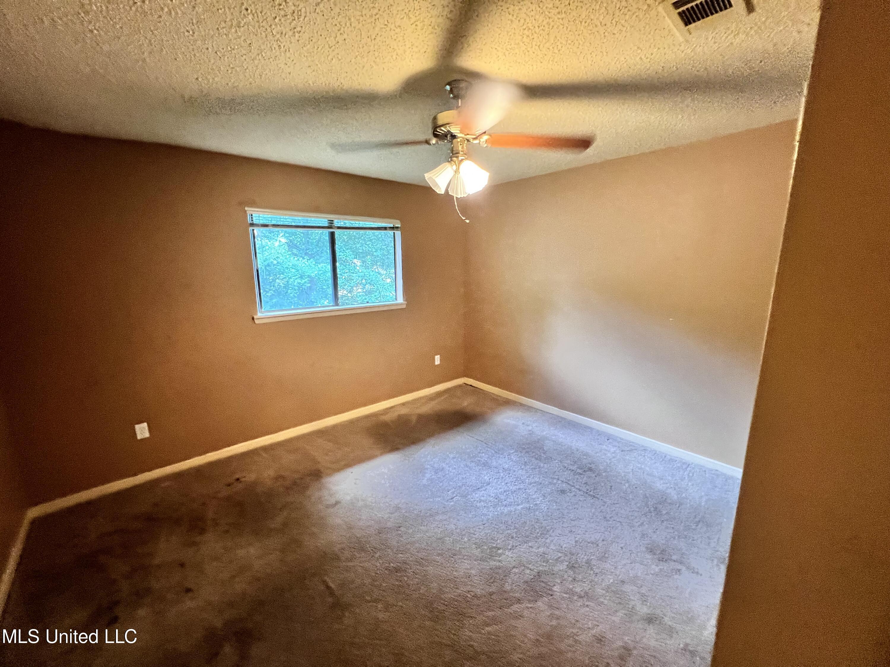 1255 E County Line Road, L-3
