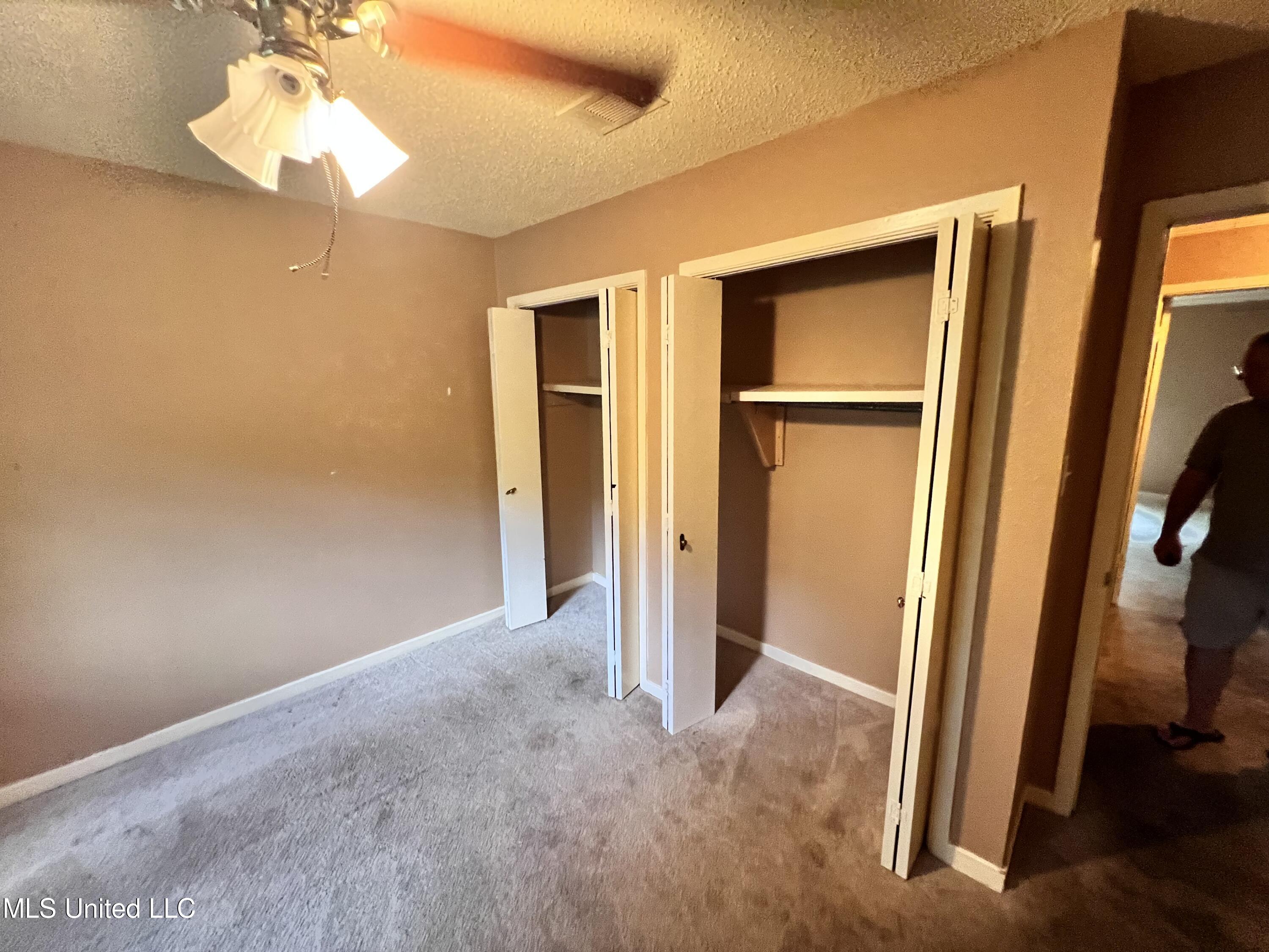 1255 E County Line Road, L-3