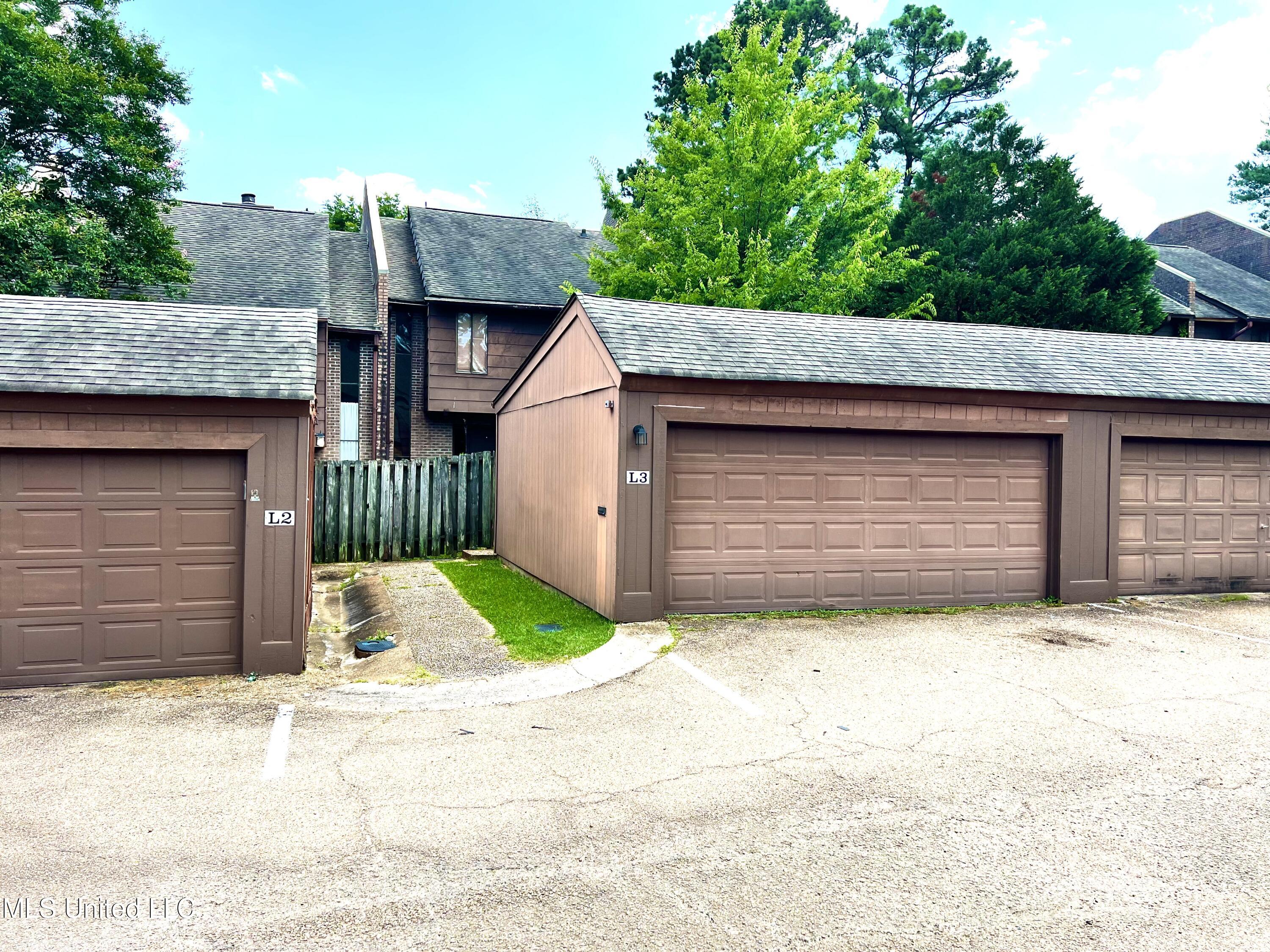 1255 E County Line Road, L-3