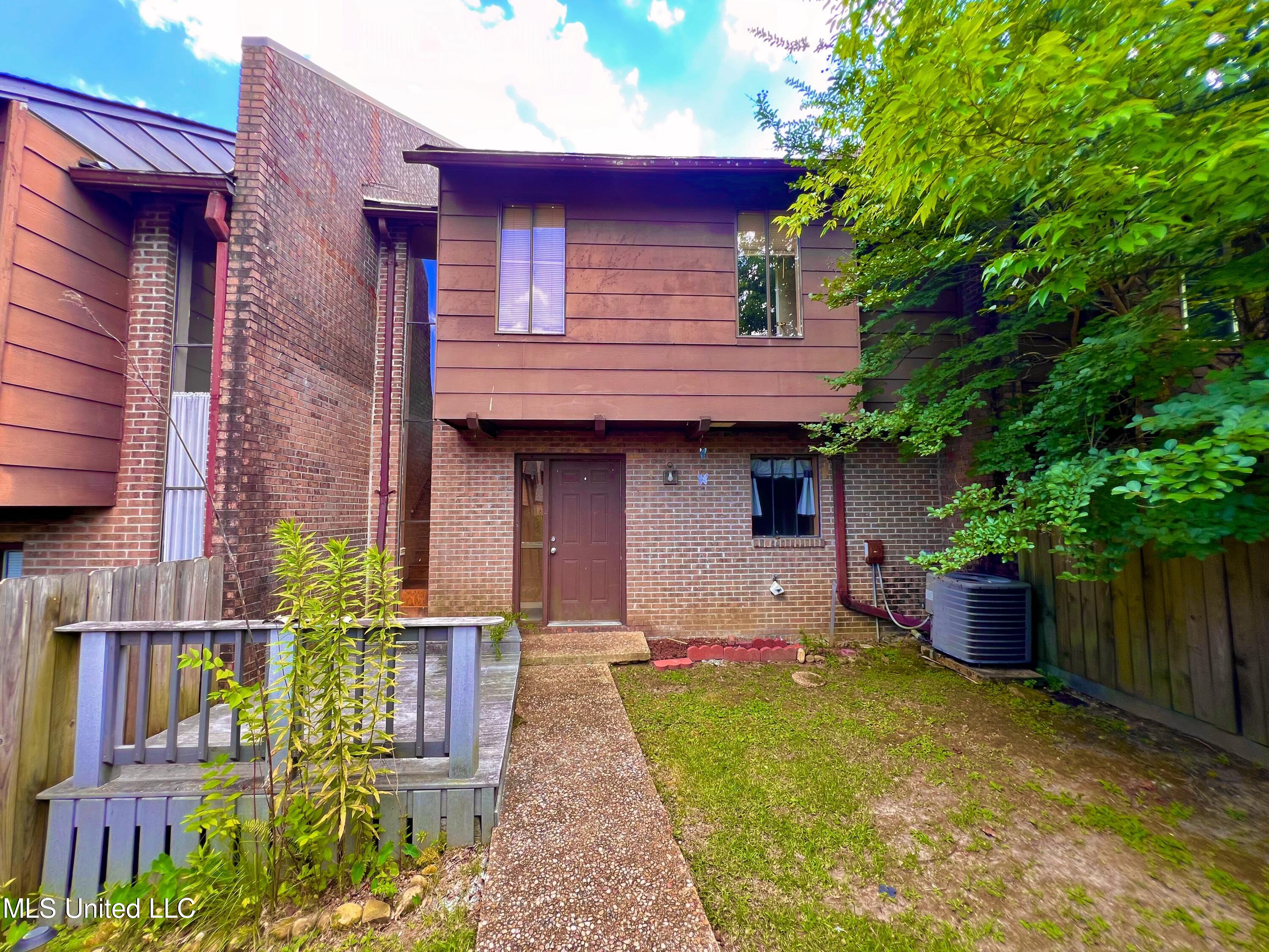 1255 E County Line Road, L-3