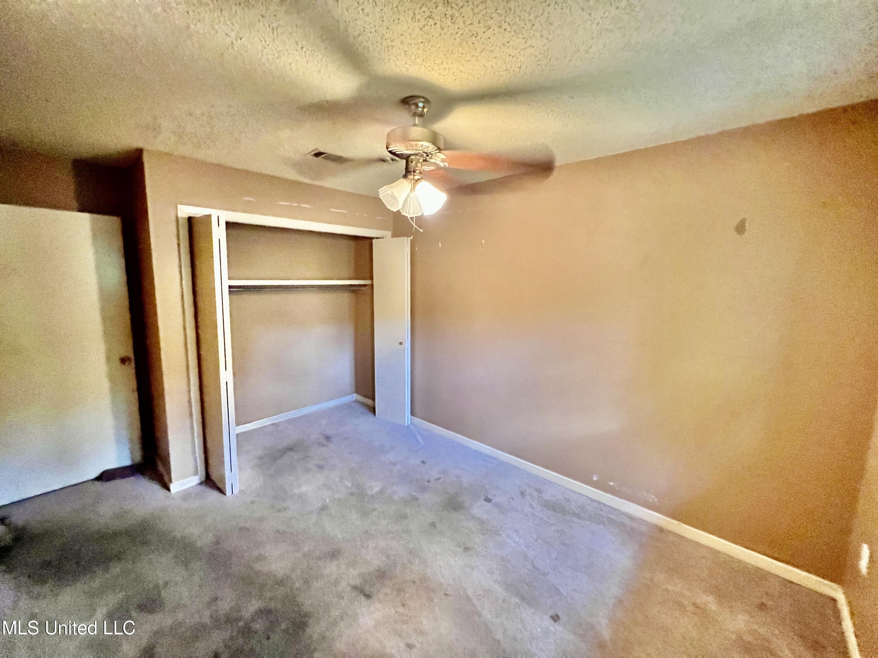 1255 E County Line Road, L-3
