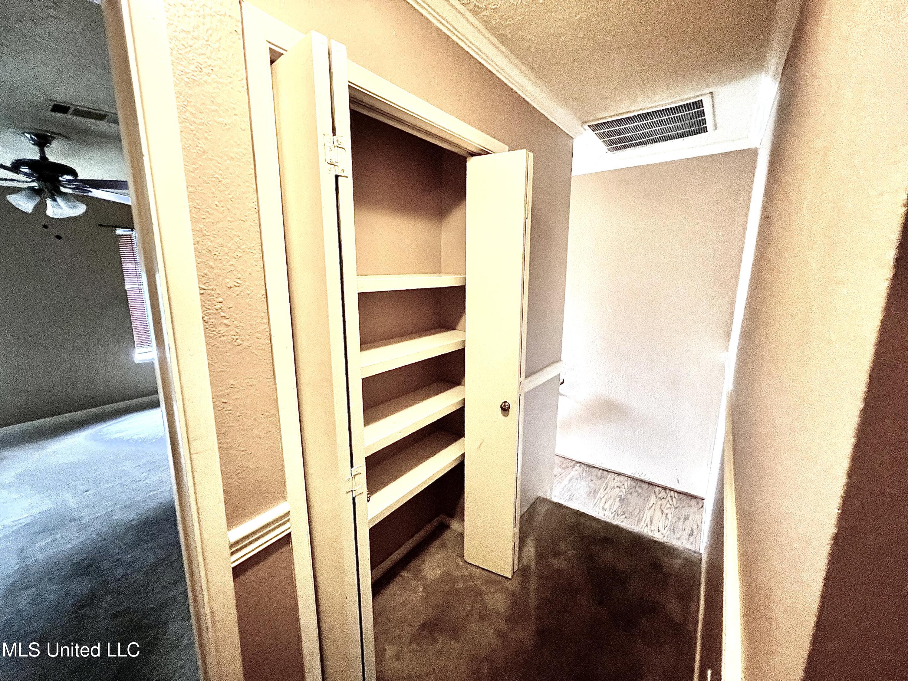 1255 E County Line Road, L-3