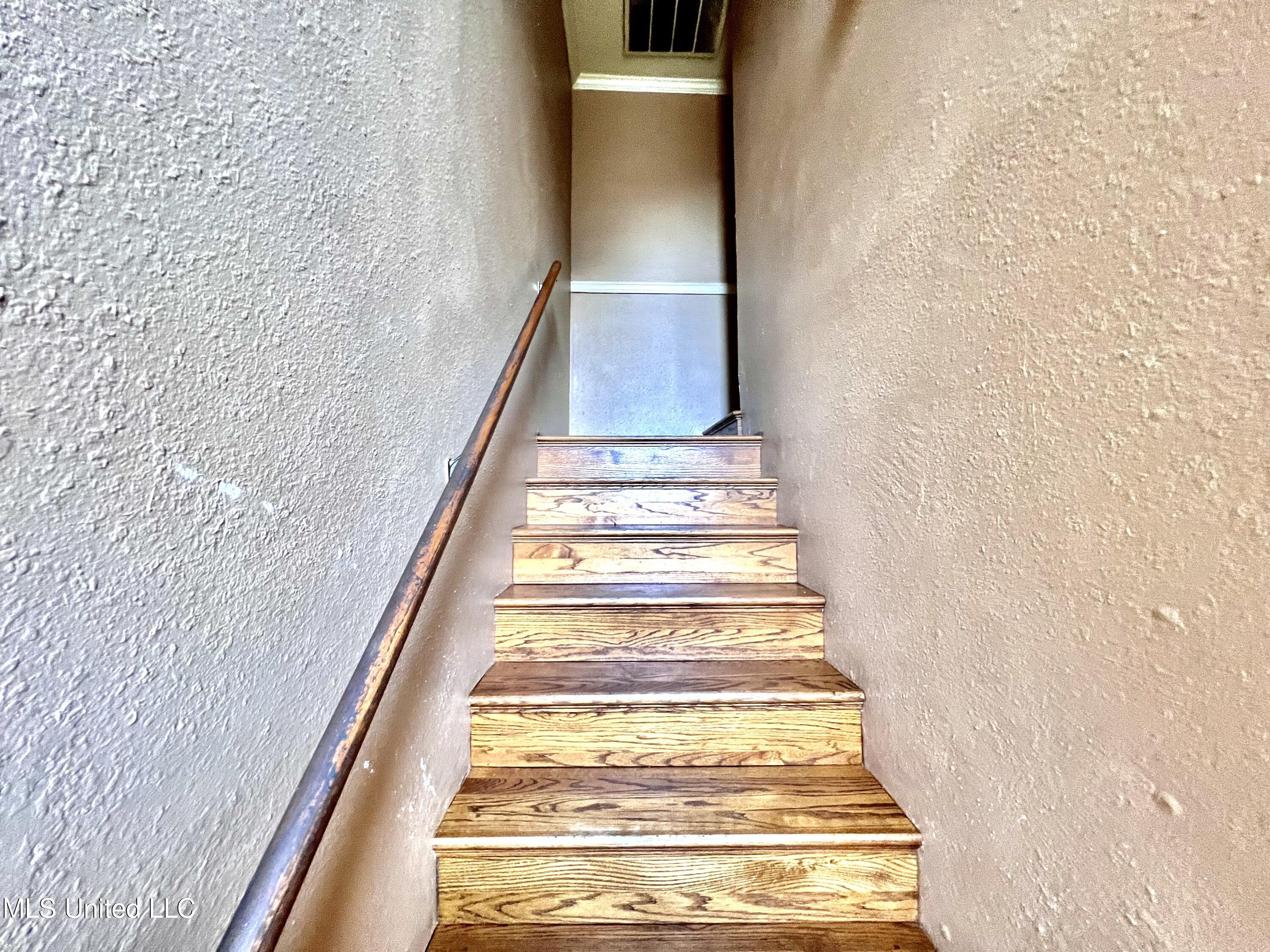1255 E County Line Road, L-3