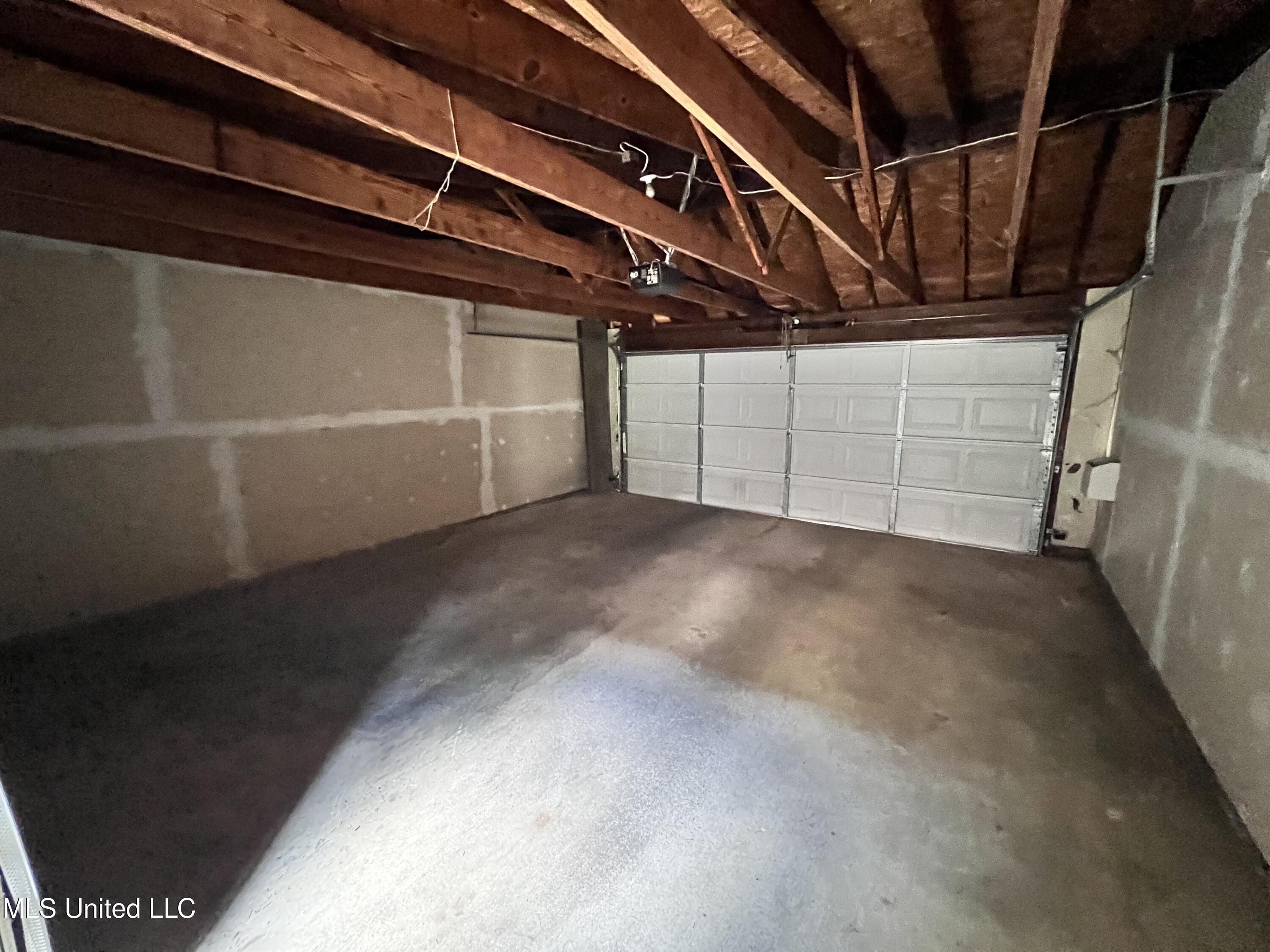 1255 E County Line Road, L-3