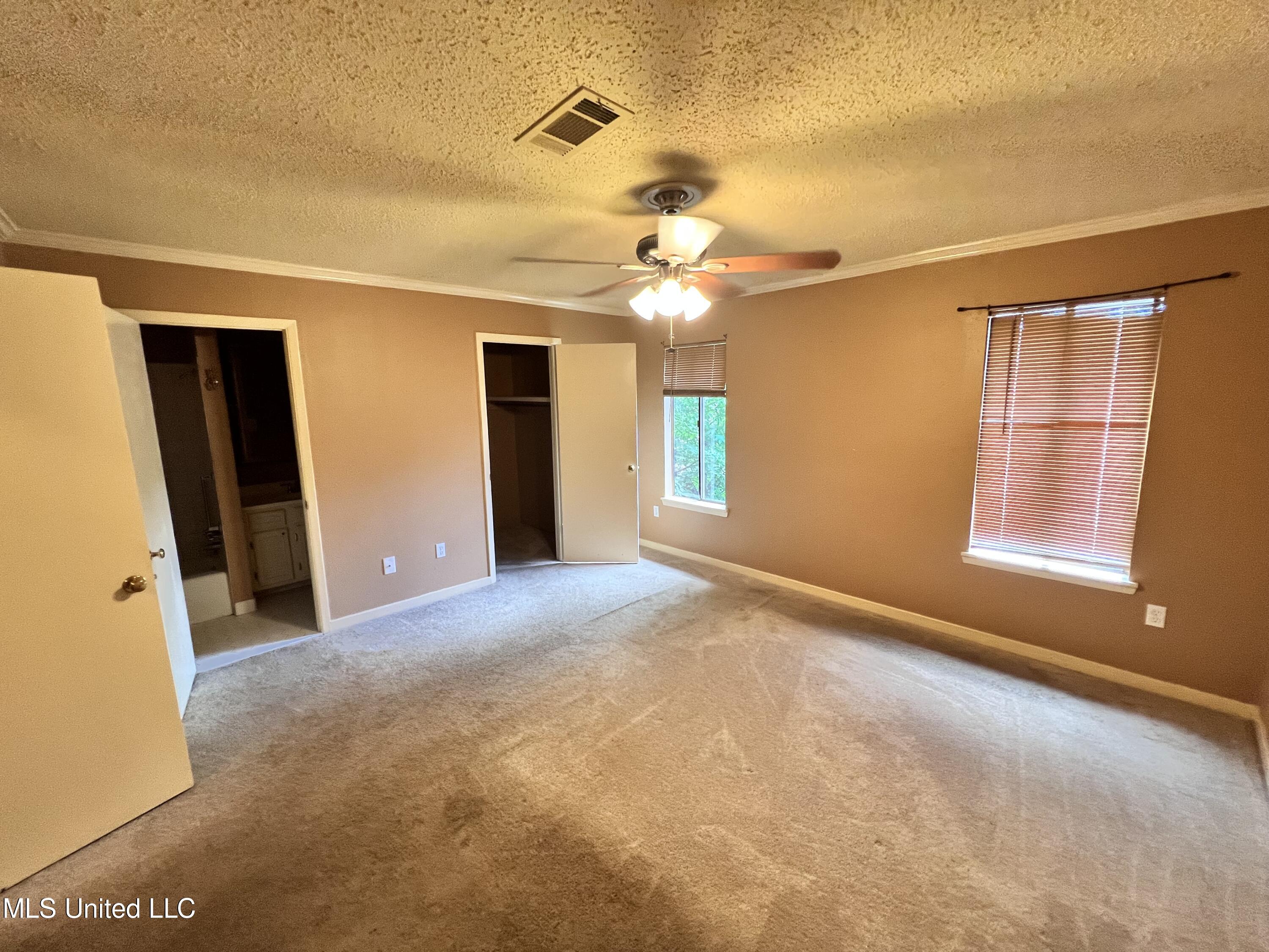 1255 E County Line Road, L-3