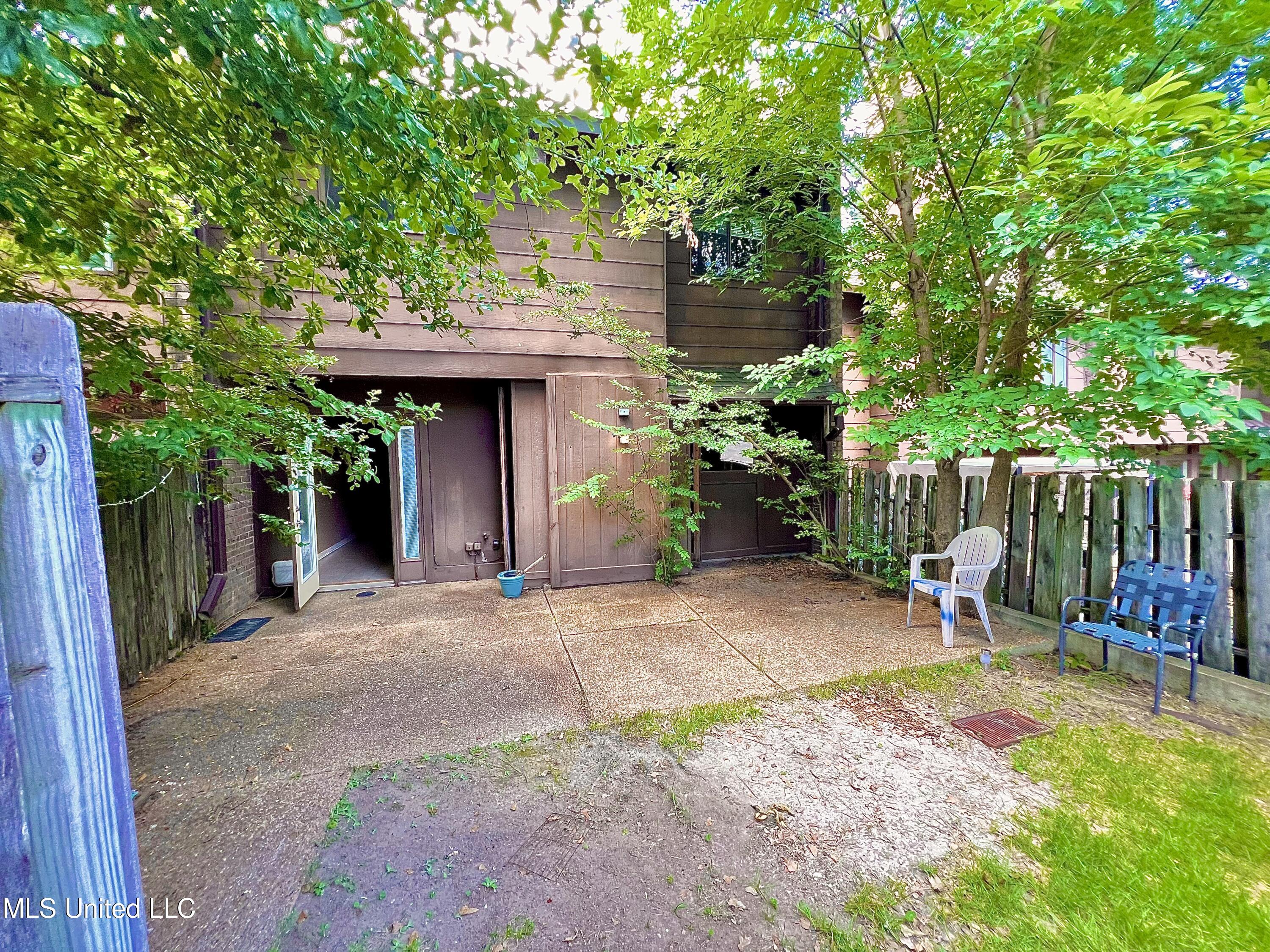 1255 E County Line Road, L-3