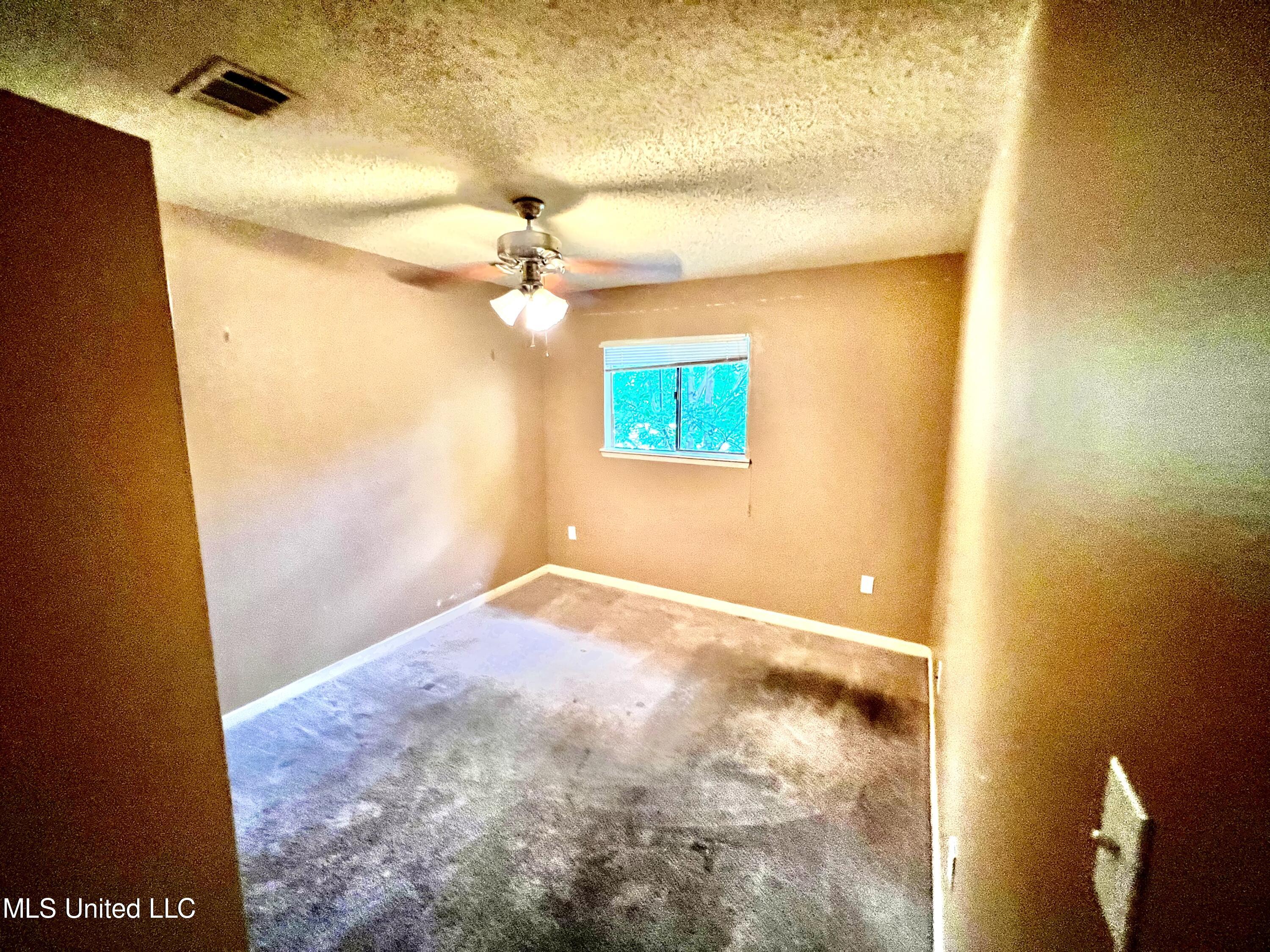 1255 E County Line Road, L-3