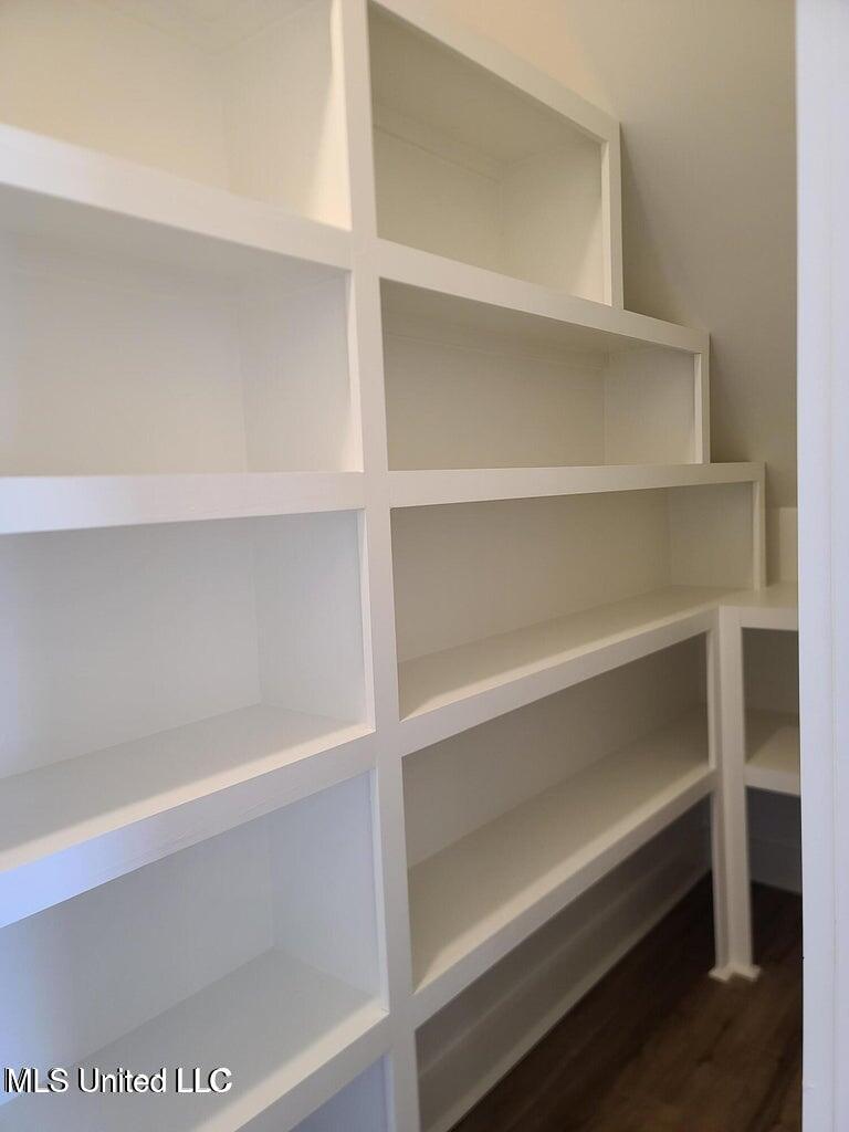 317 Hamilton Court, Brandon