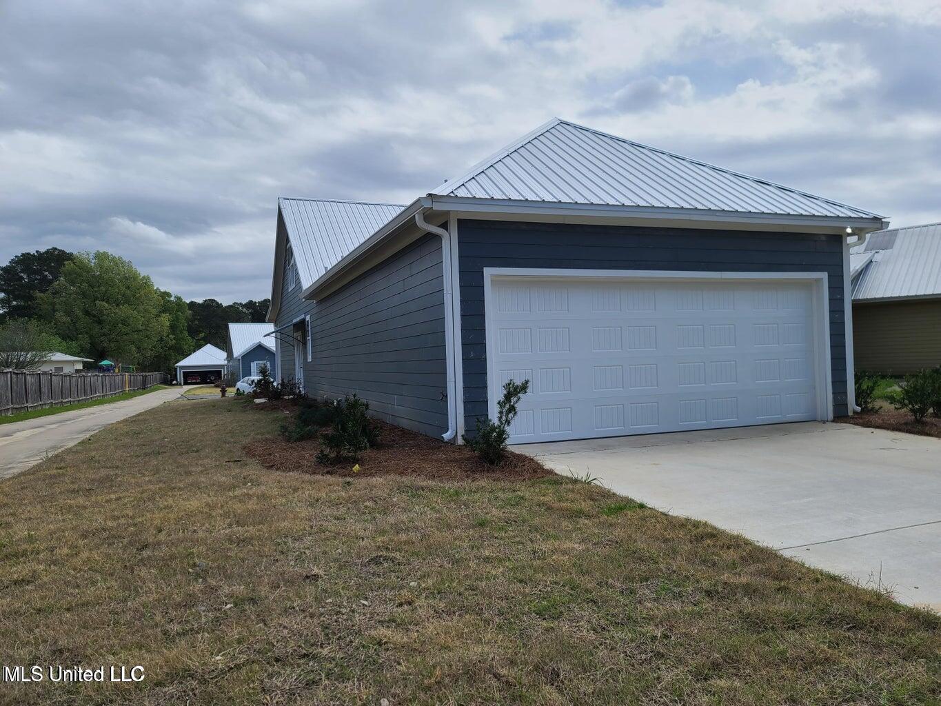317 Hamilton Court, Brandon