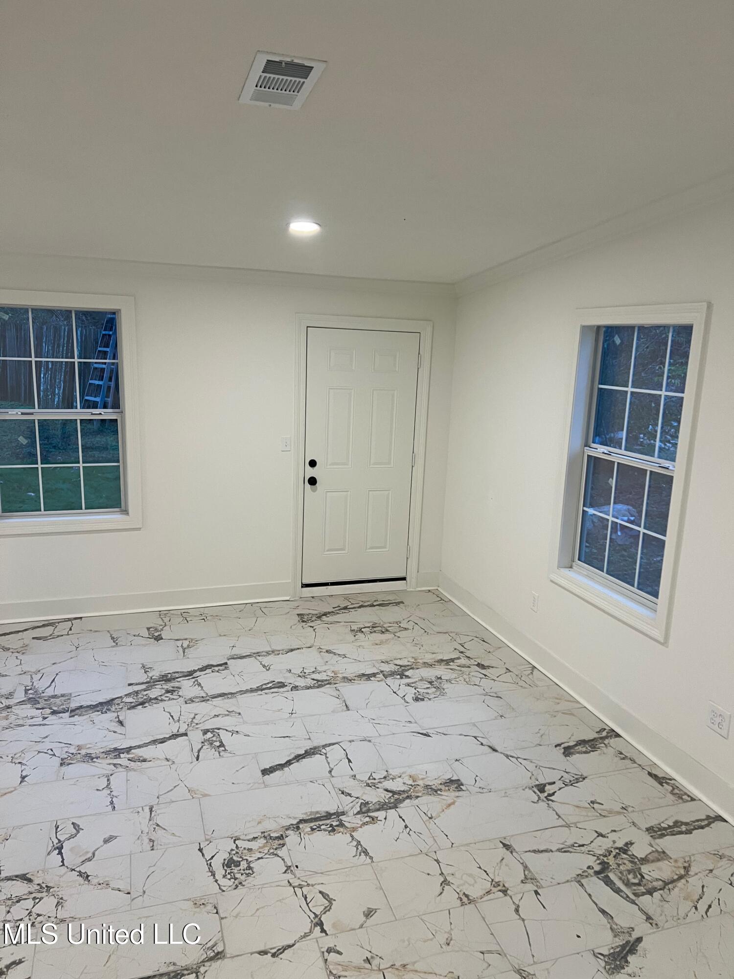 352 Beverly Circle