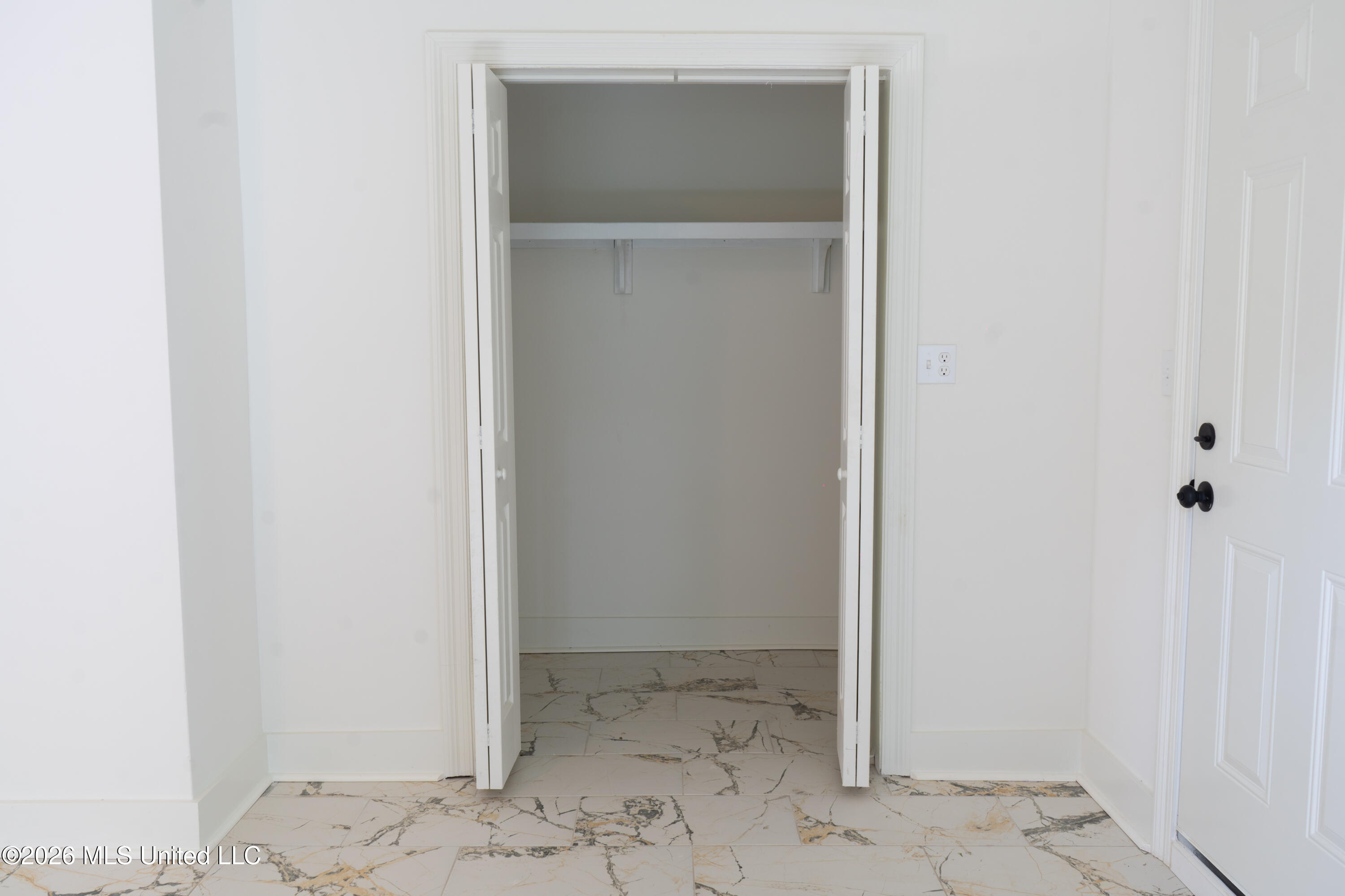 352 Beverly Circle