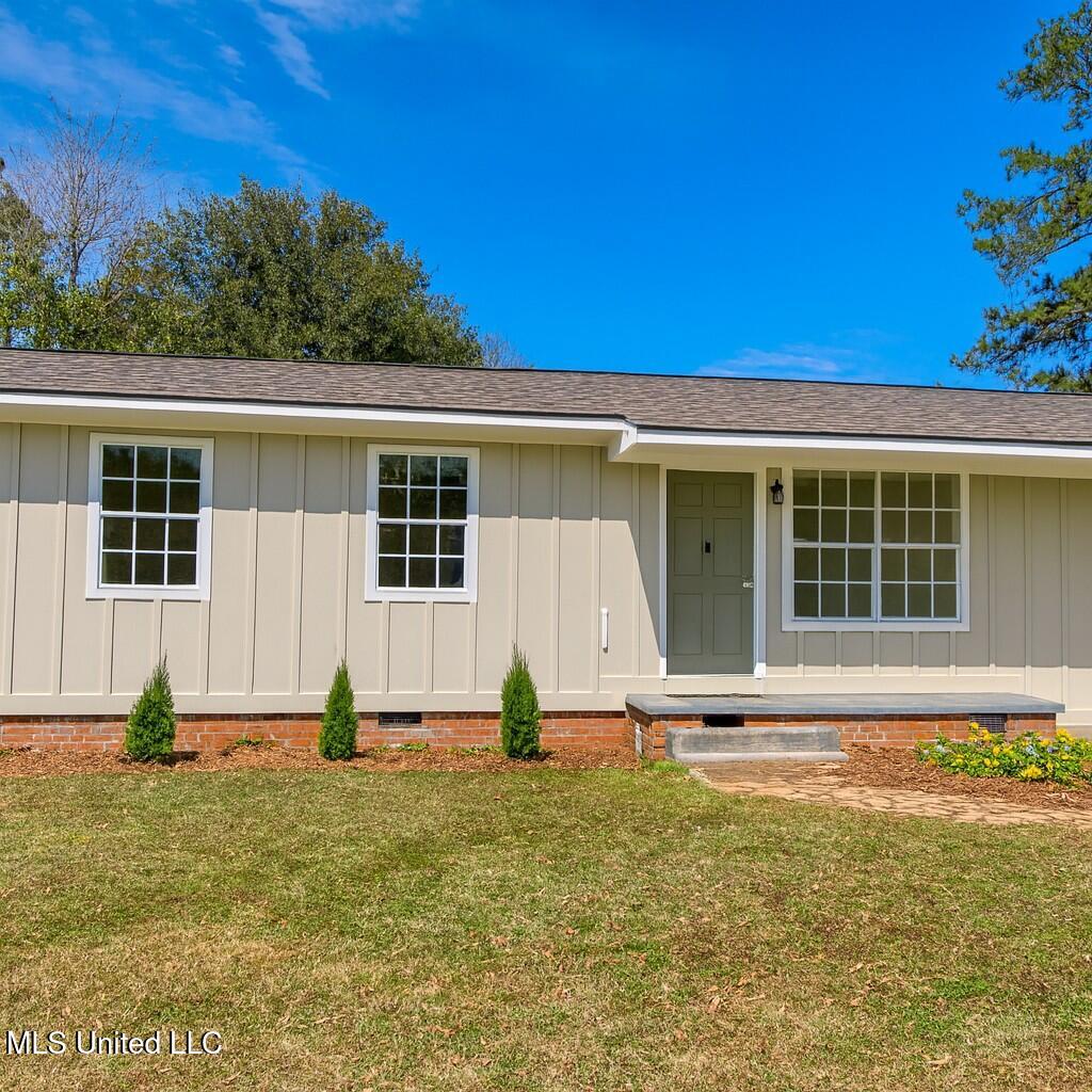 352 Beverly Circle