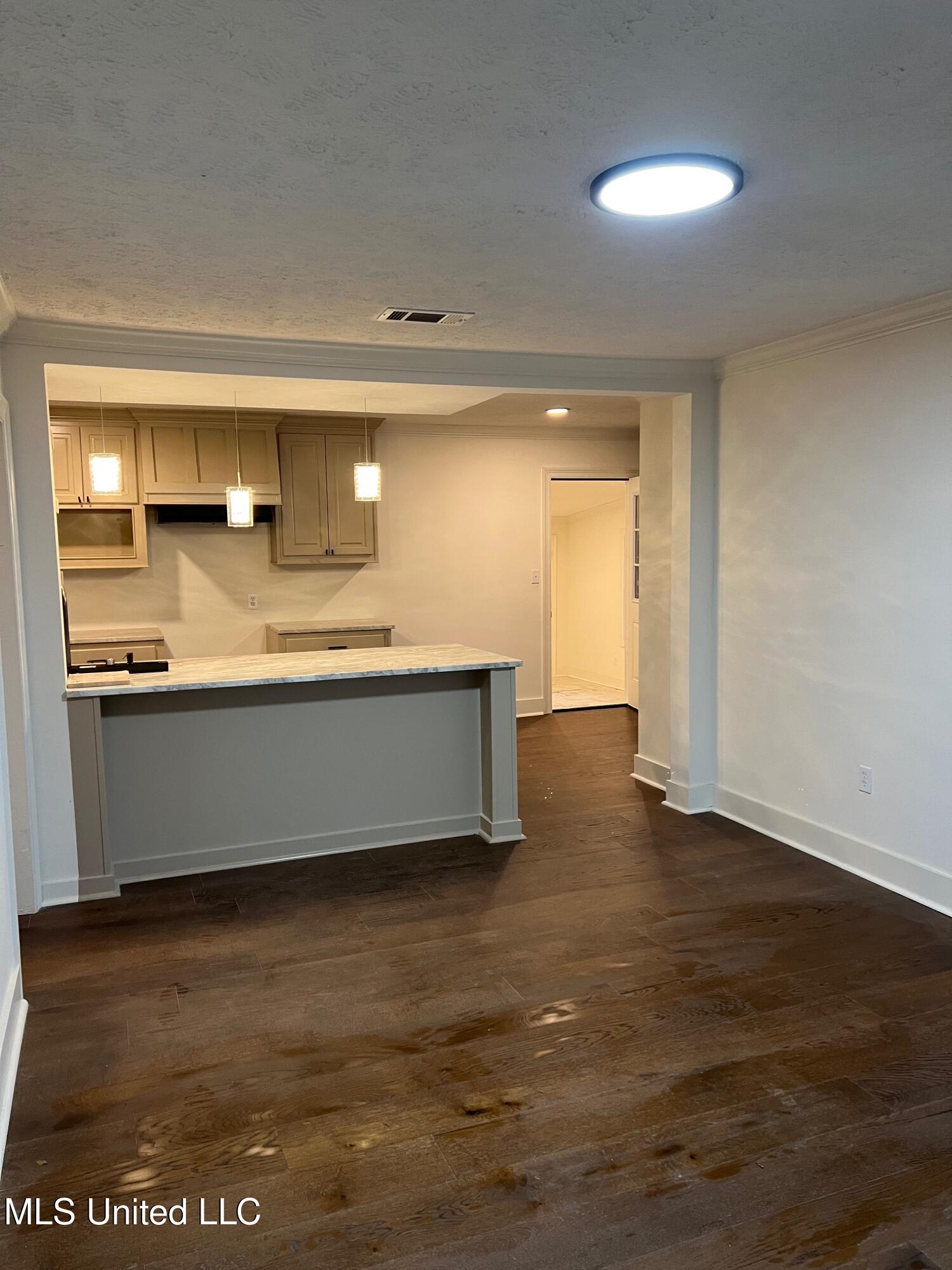 352 Beverly Circle