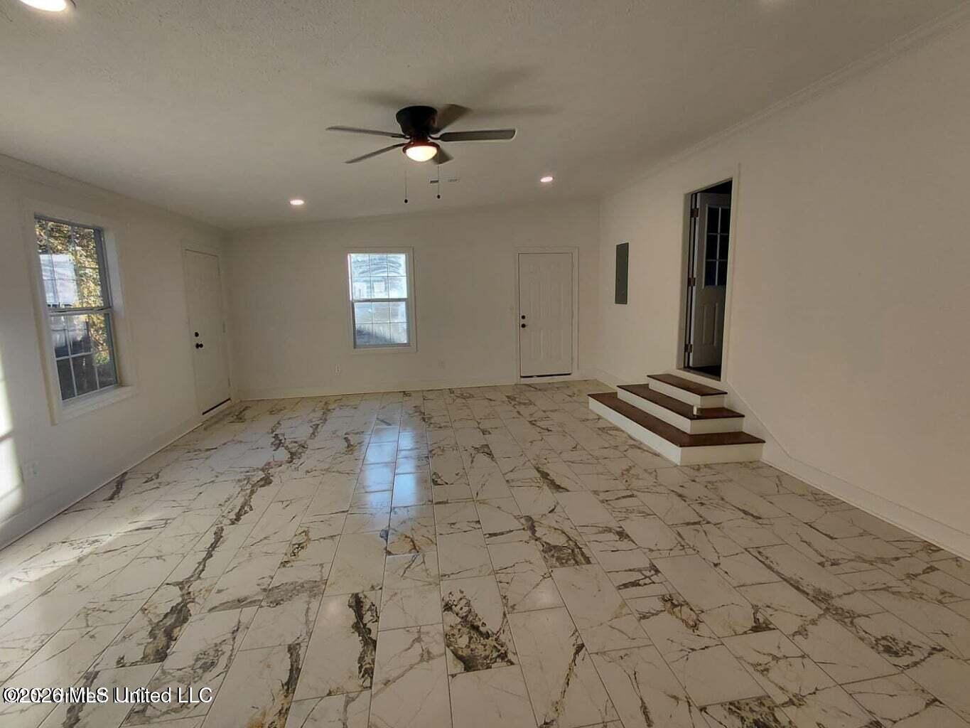 352 Beverly Circle