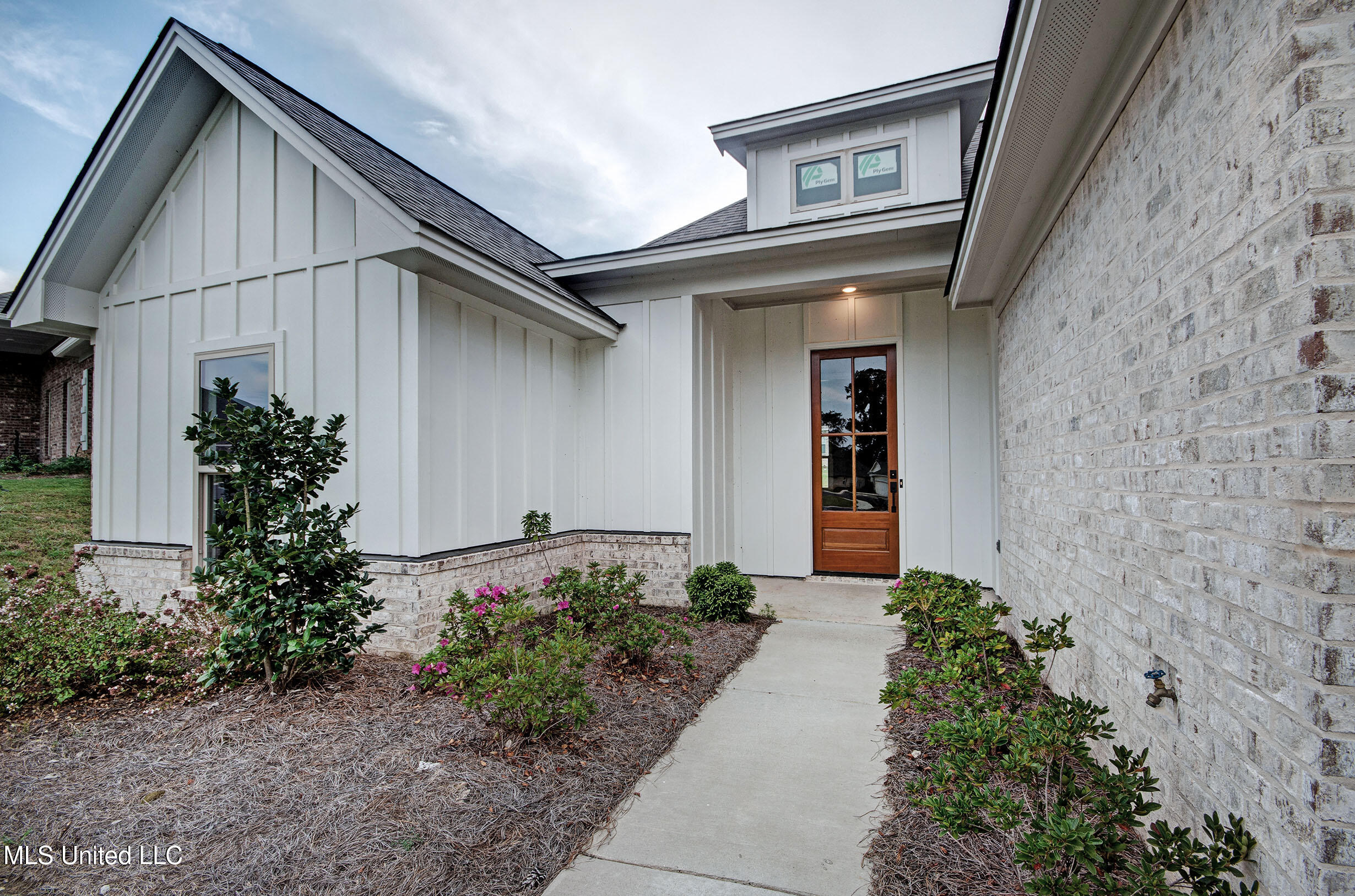 117 Southern Oak Way