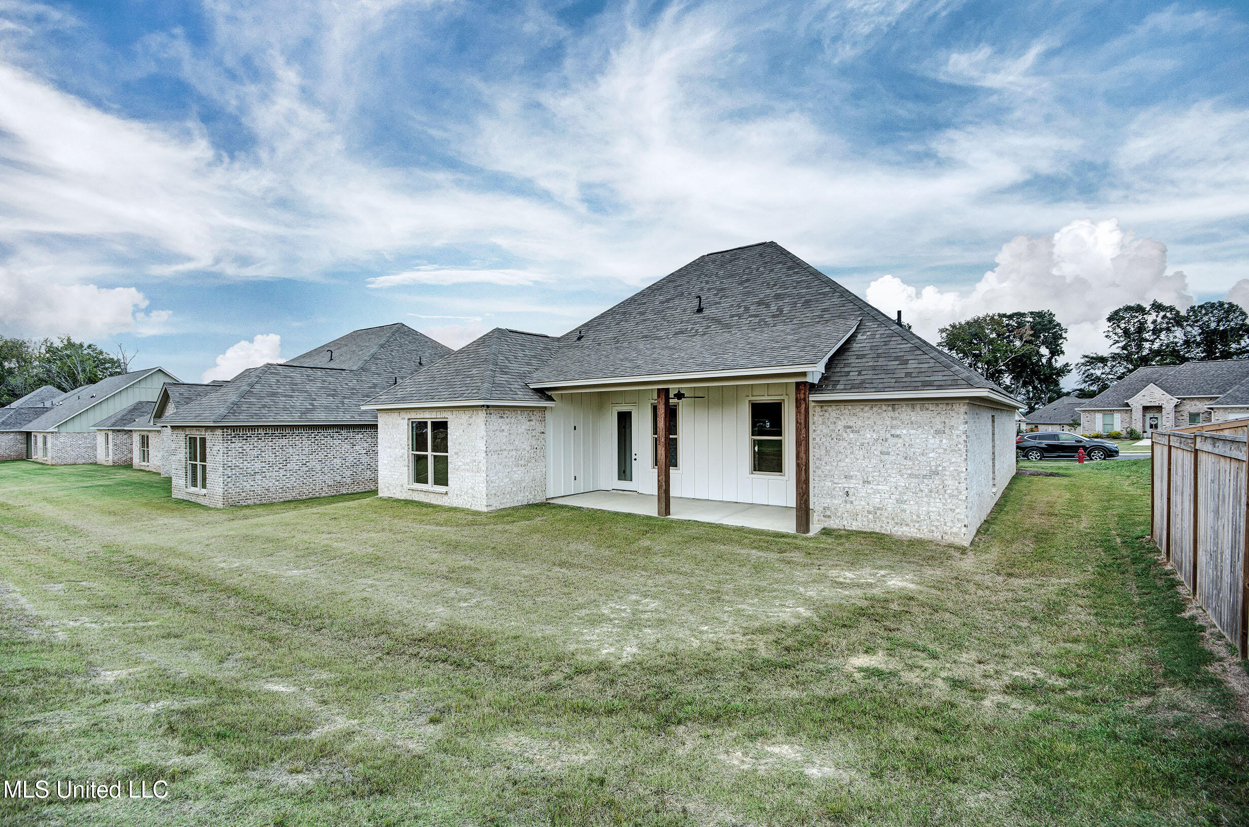 117 Southern Oak Way