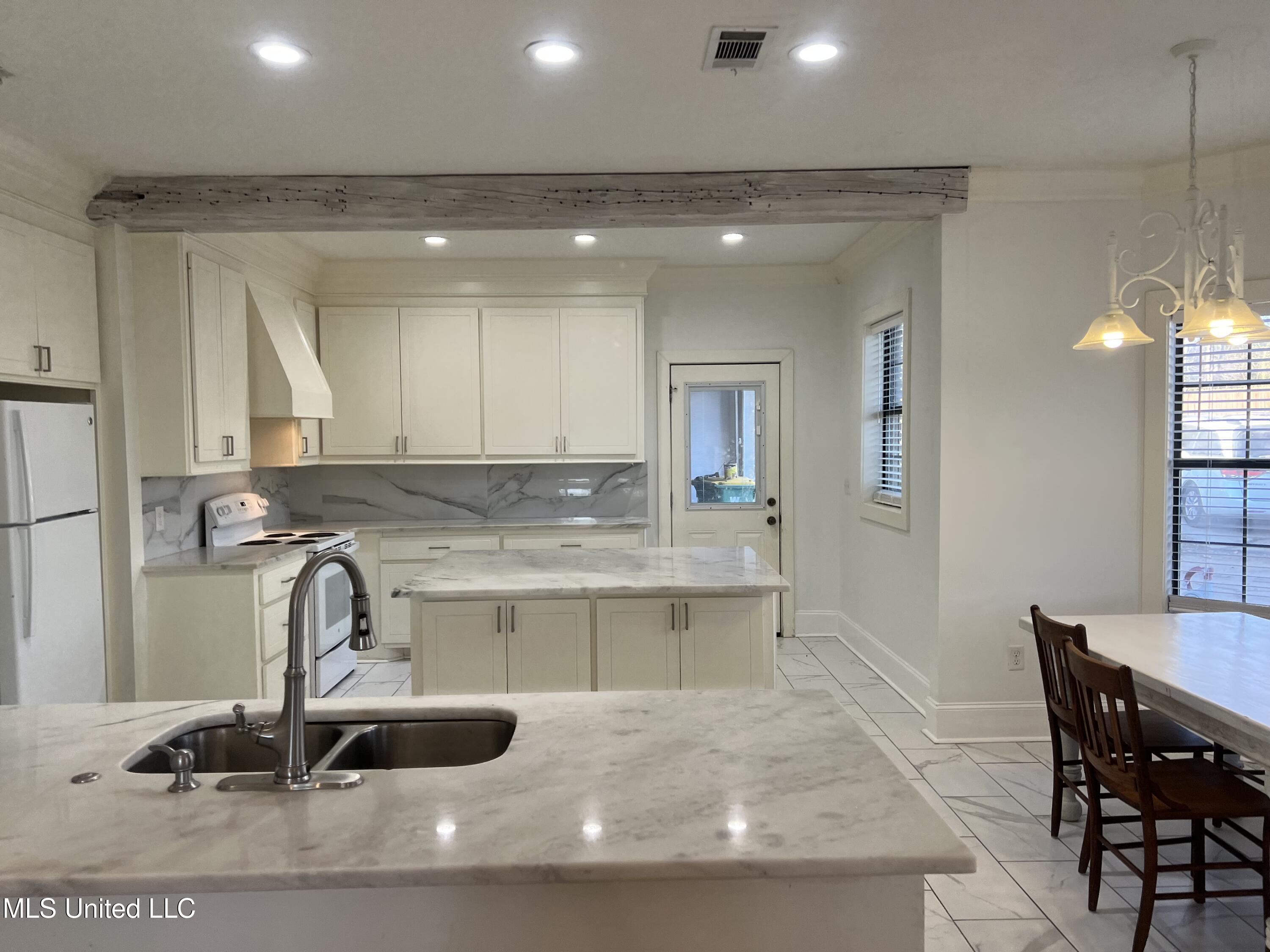 646 Bryceland Boulevard