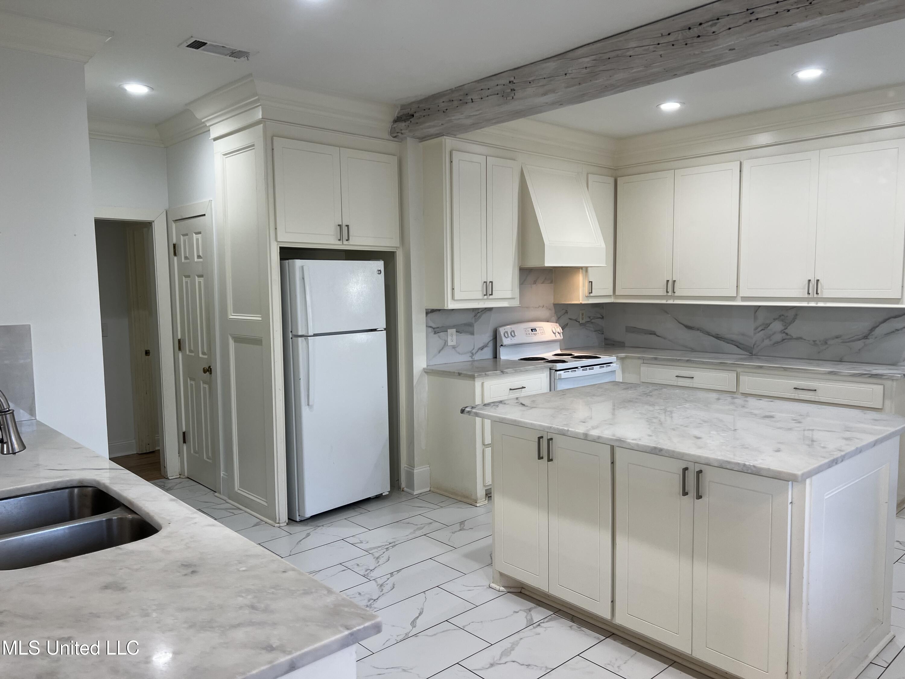 646 Bryceland Boulevard