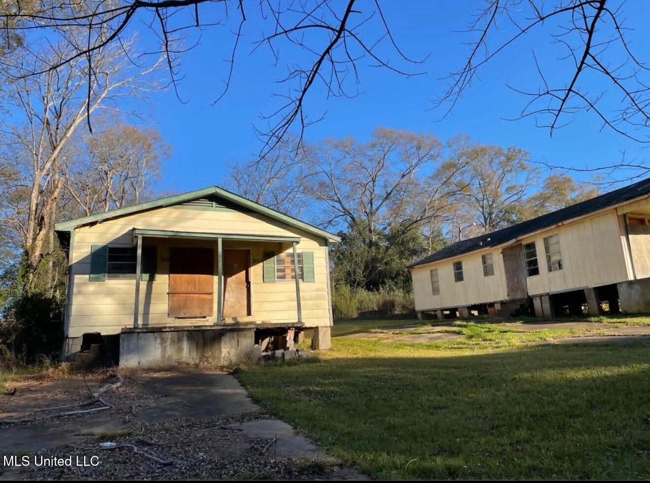 1016-18 Eminence Row