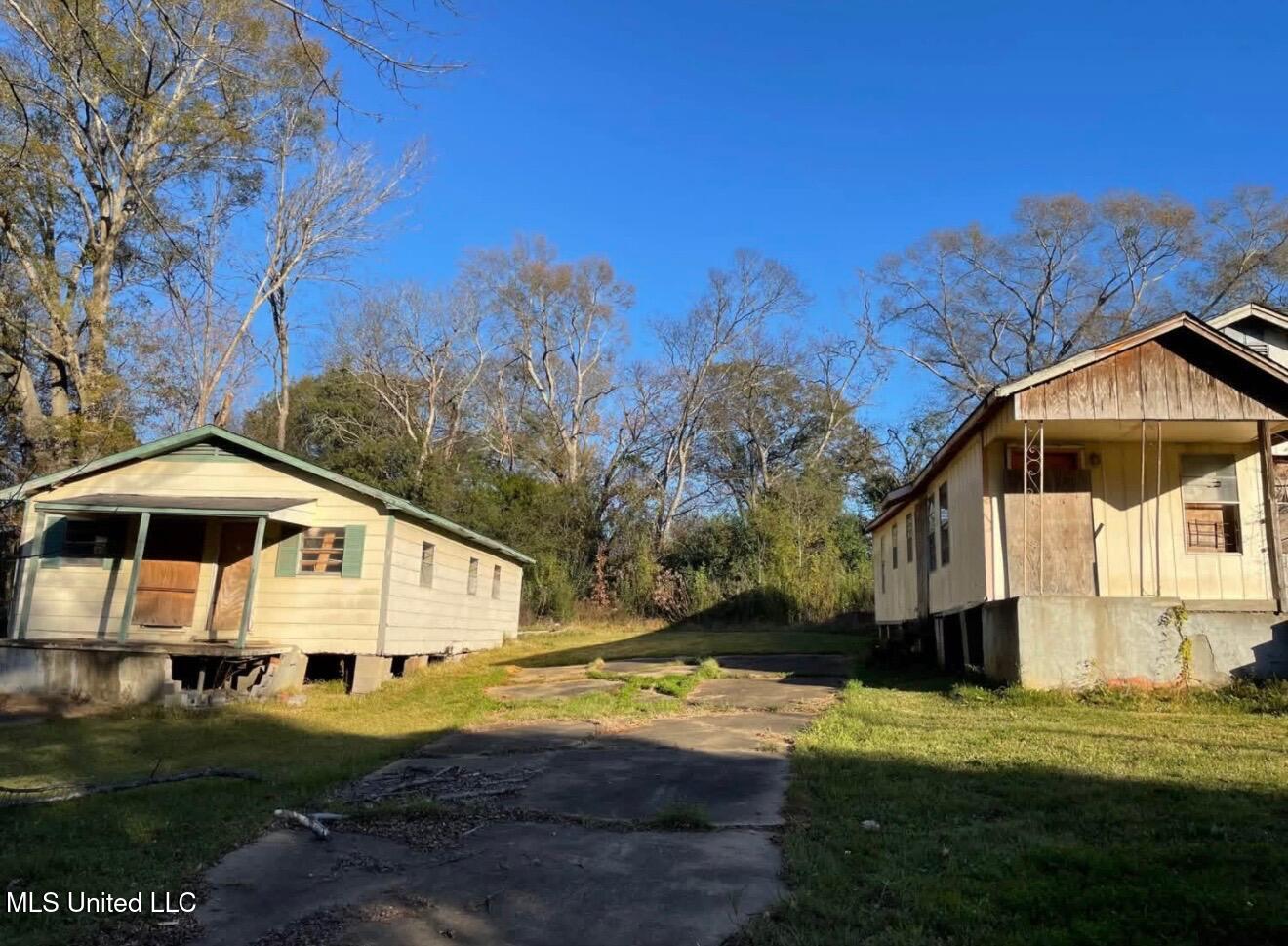 1016-18 Eminence Row