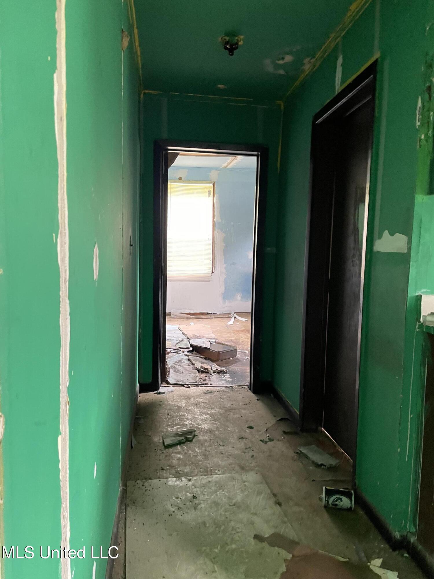 1016-18 Eminence Row