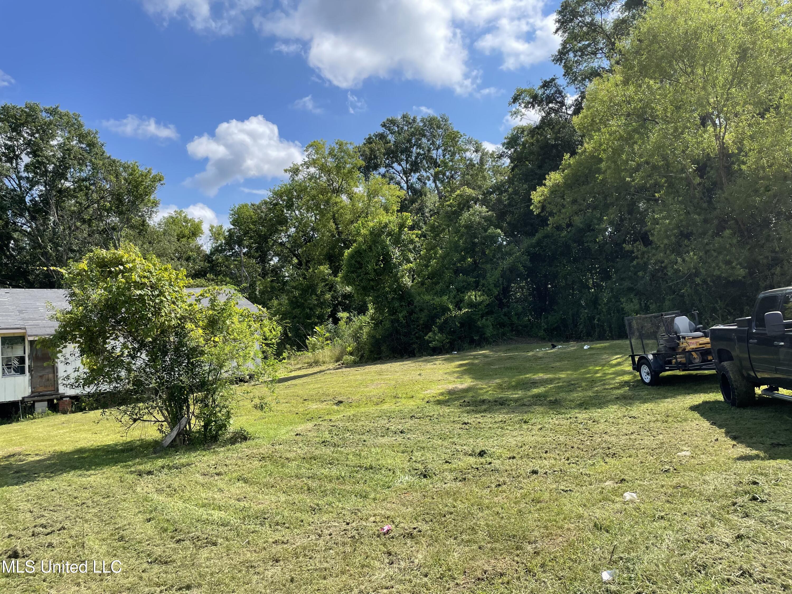 1016-18 Eminence Row