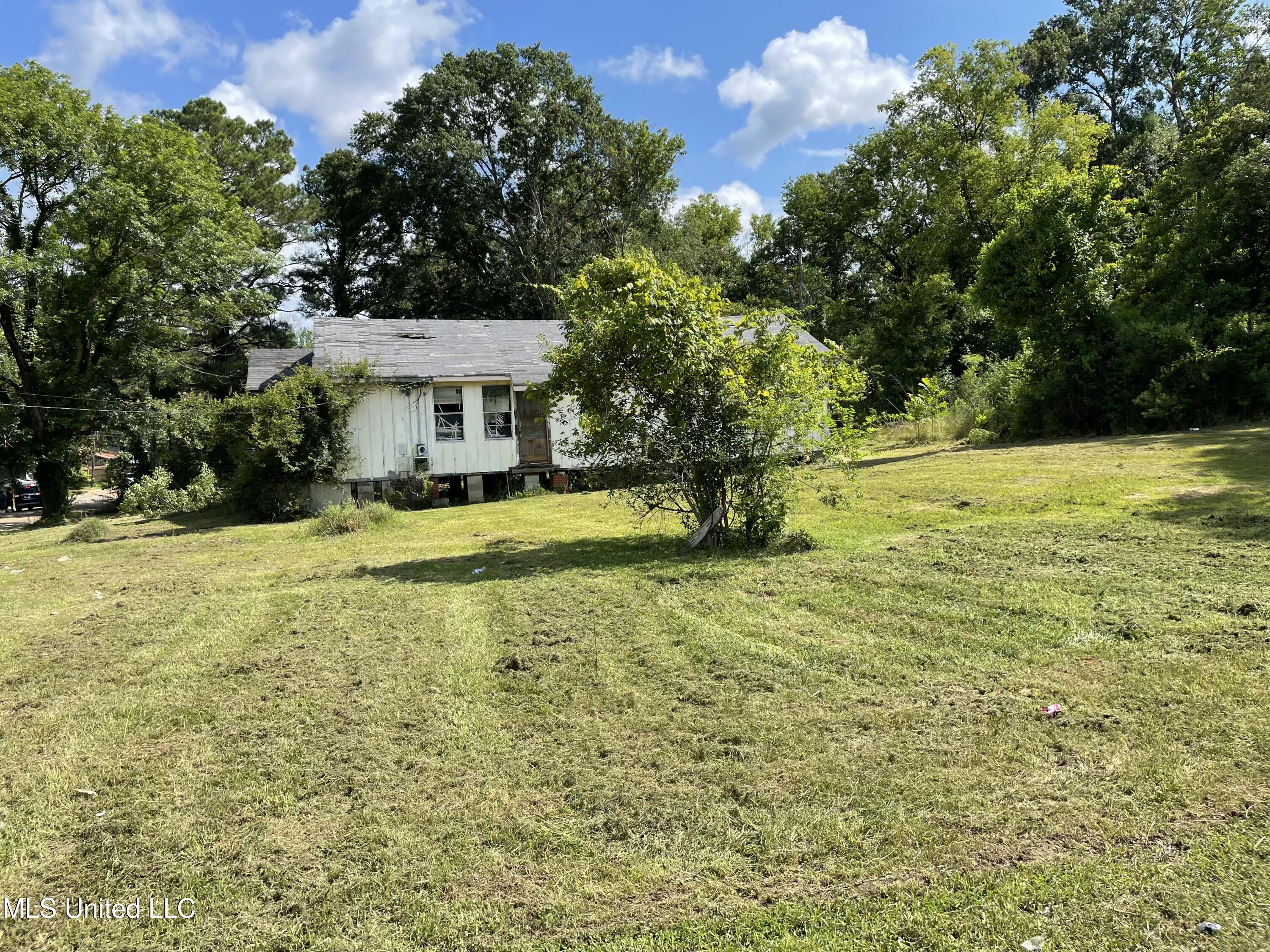 1016-18 Eminence Row