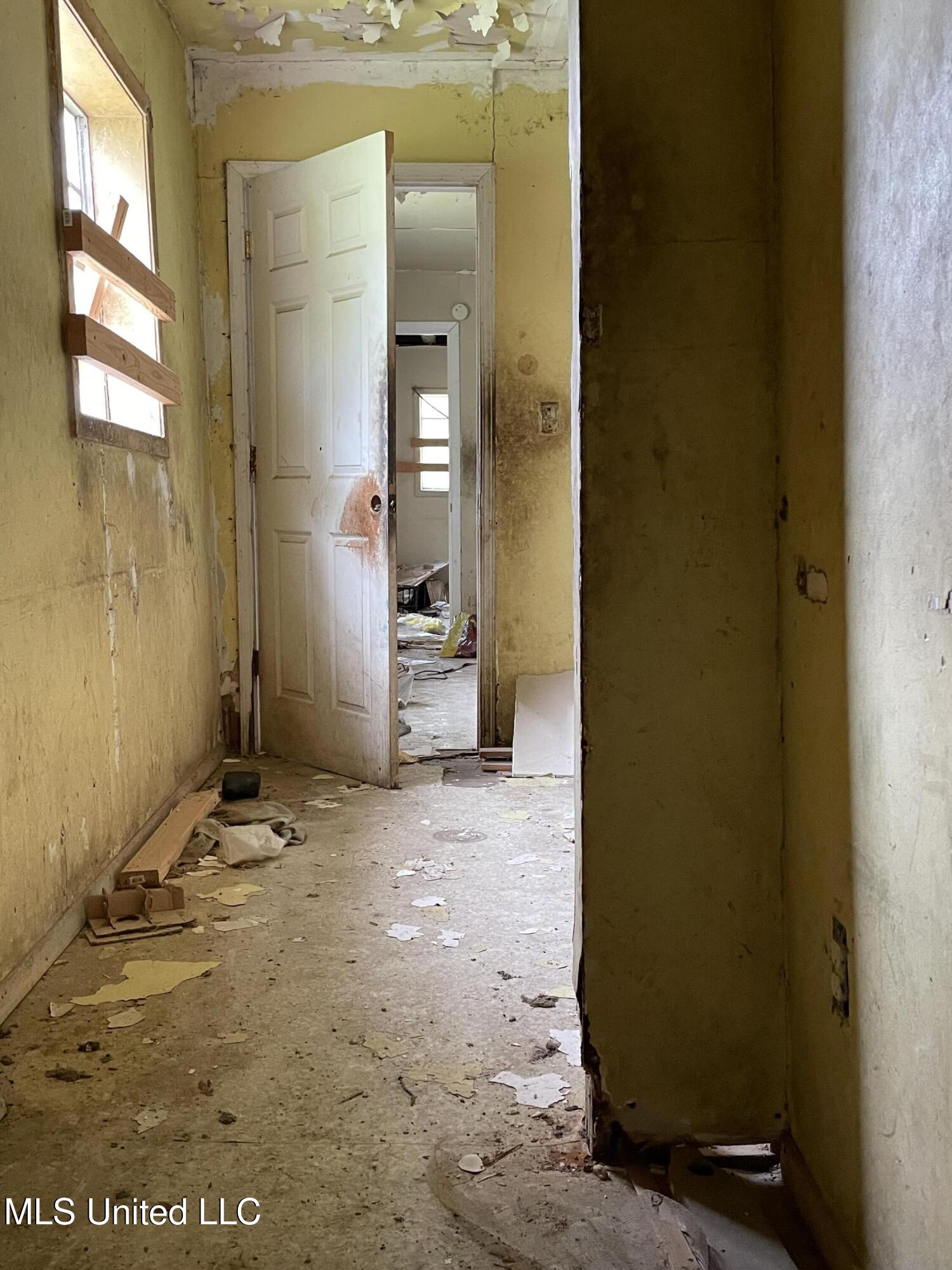 1016-18 Eminence Row