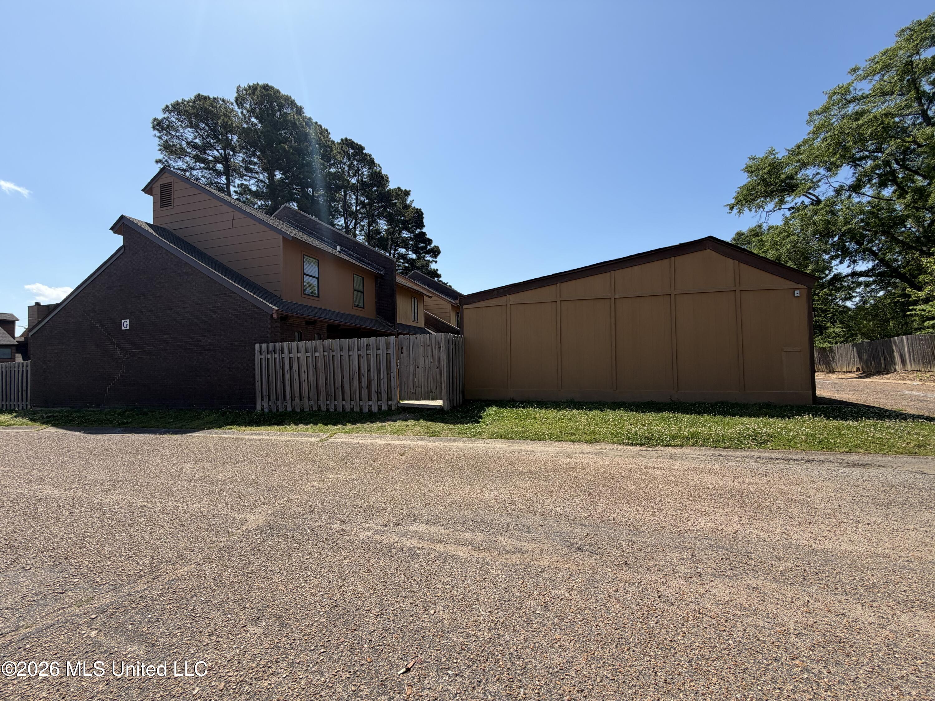 1255 E County Line, G1