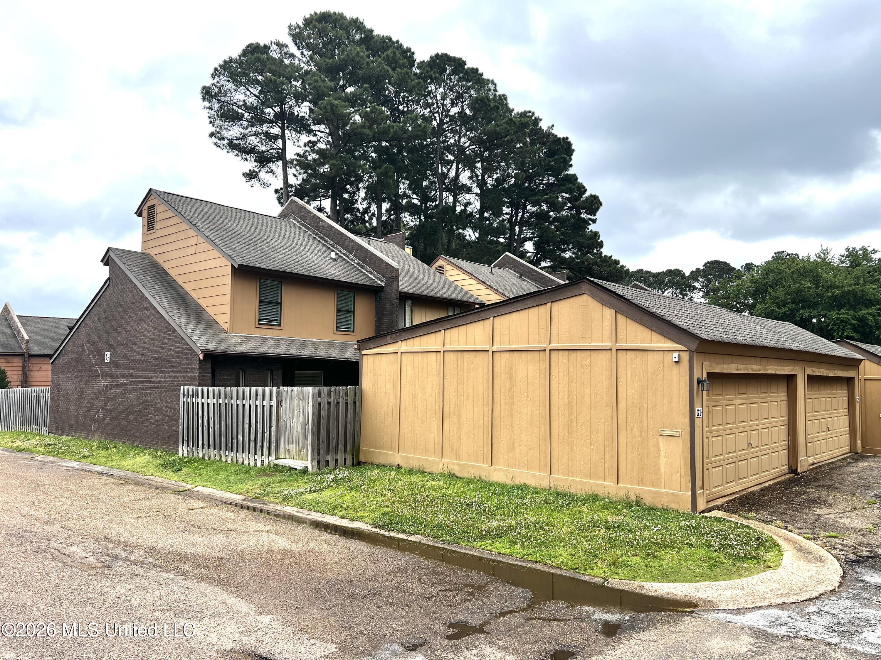 1255 E County Line, G1