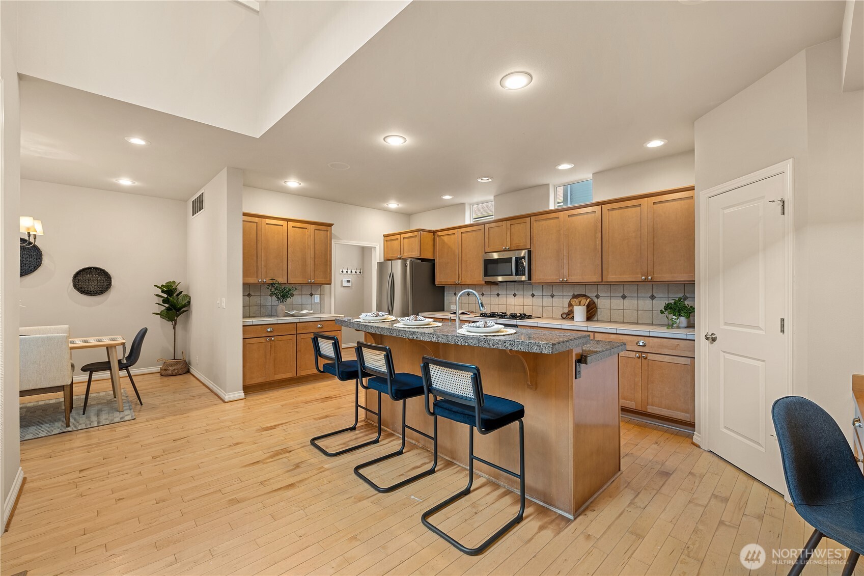 2127 NW Far Country Lane