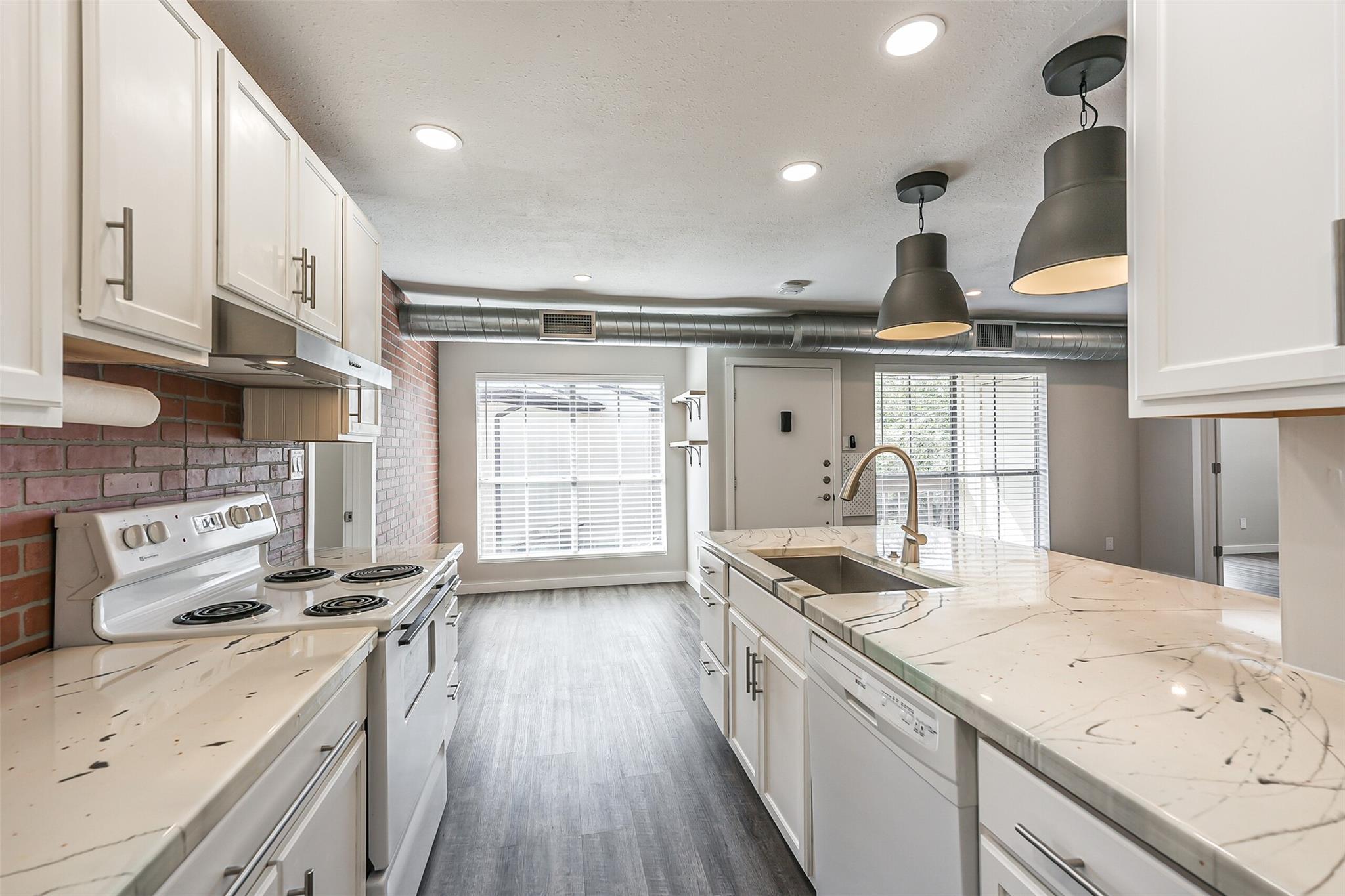 1500 Bay Area Boulevard # 294