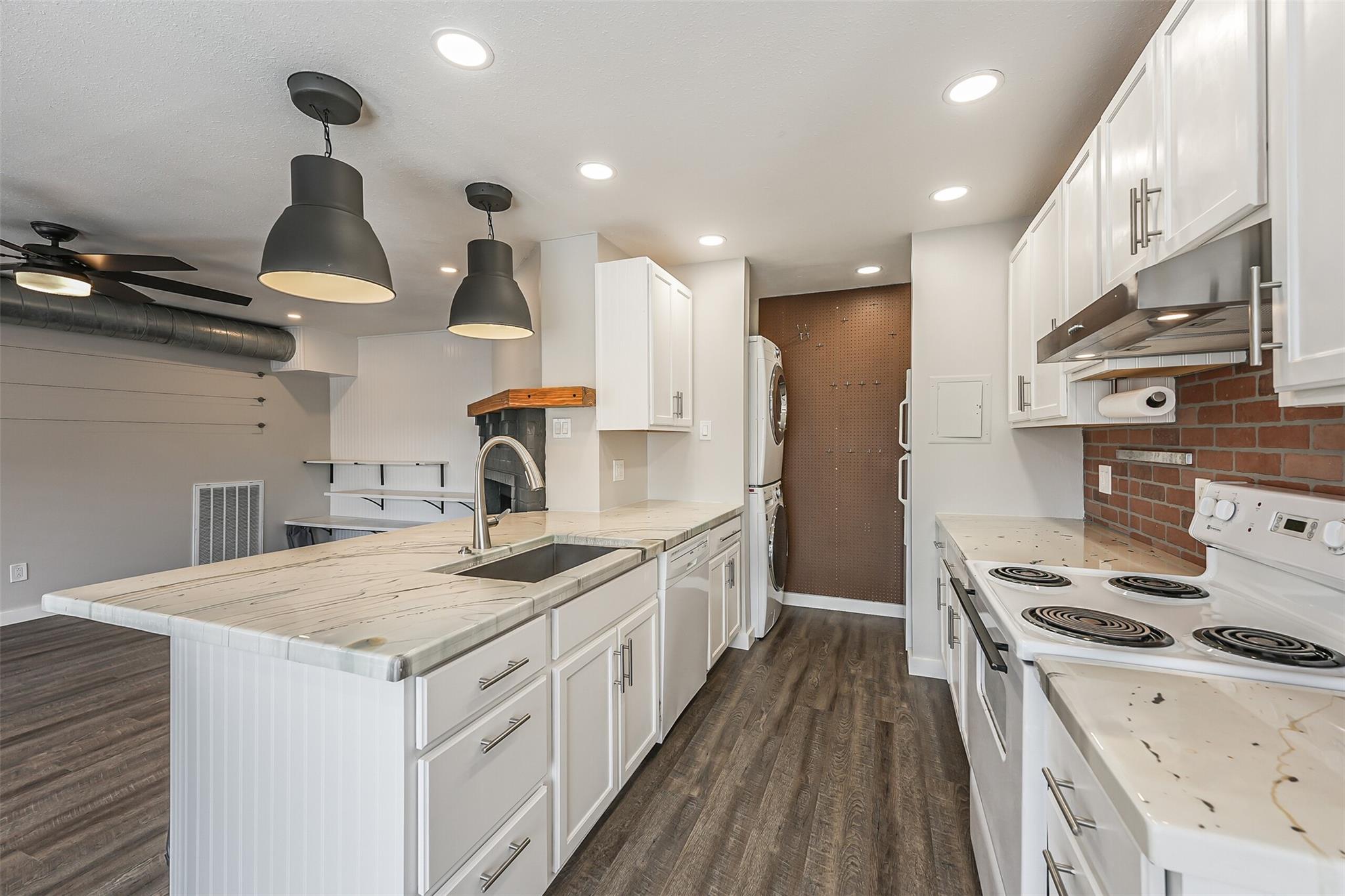 1500 Bay Area Boulevard # 294