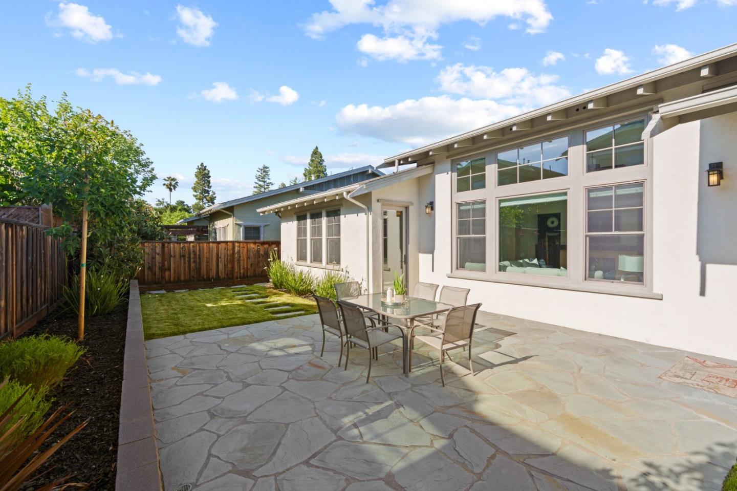 1307 Cordilleras AVE