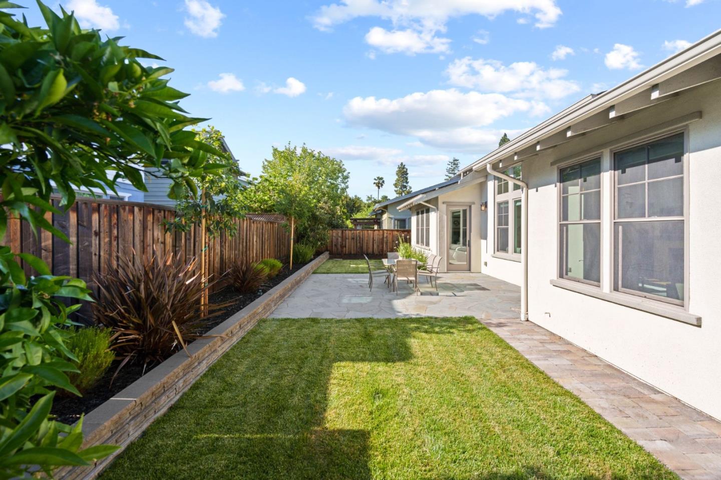 1307 Cordilleras AVE