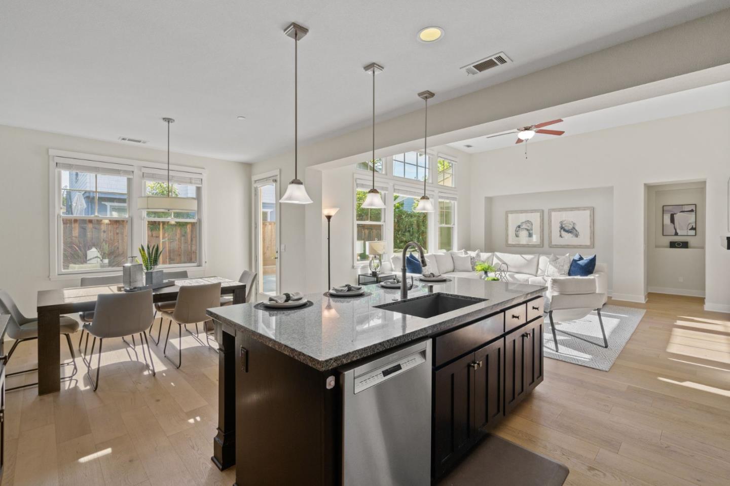 1307 Cordilleras AVE