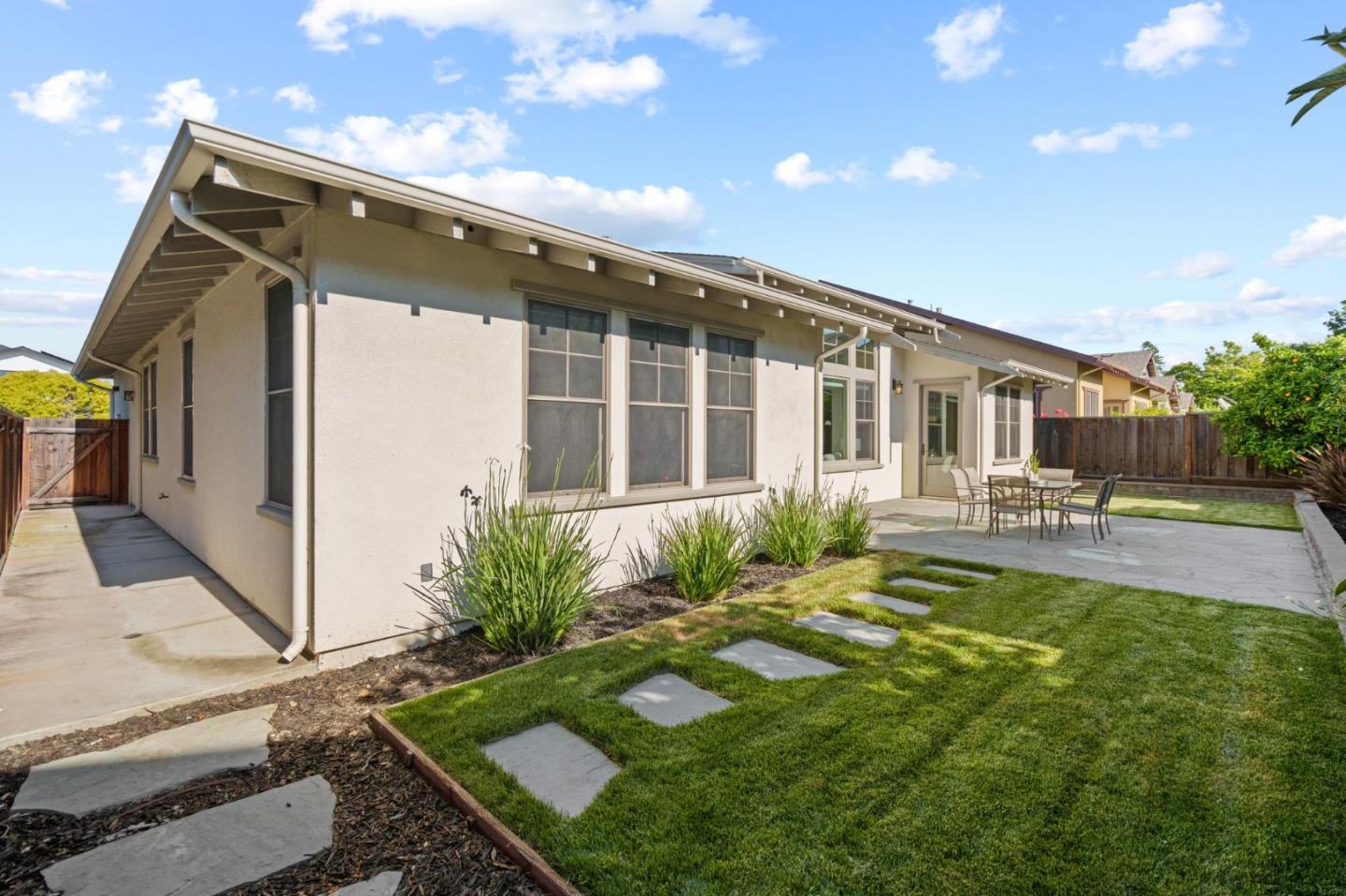 1307 Cordilleras AVE